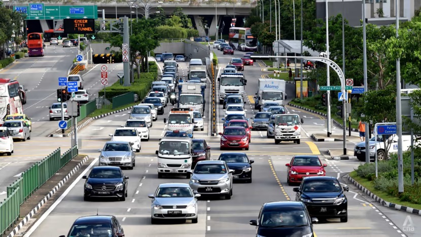 Chi phí sở hữu phương tiện cá nhân quá cao khiến giới trẻ Singapore không muốn mua ô tô. Ảnh: CNA