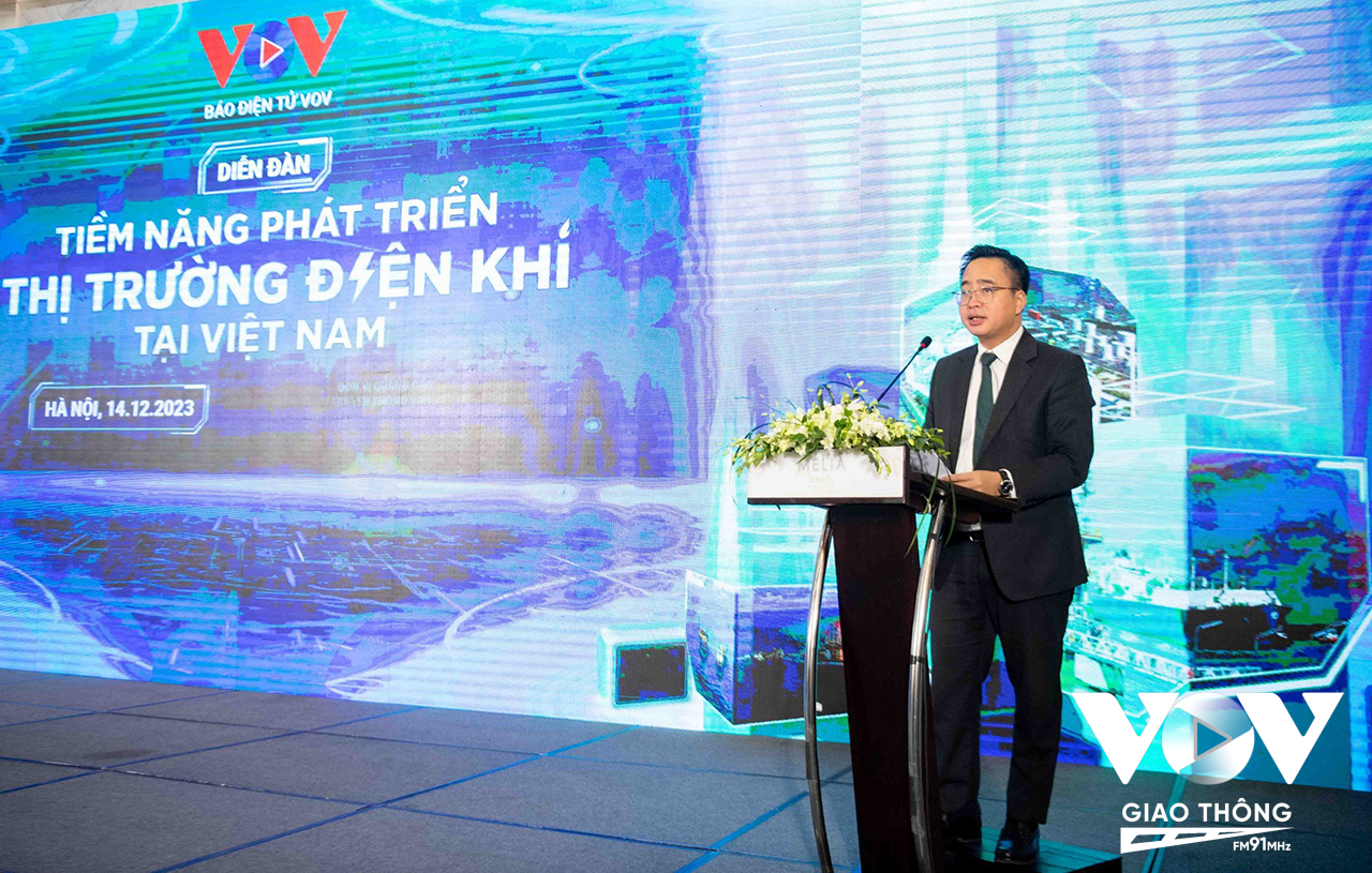 Ông Phạm Mạnh Hùng, Phó Tổng Giám đốc Đài Tiếng nói Việt Nam phát biểu tạo diễn đàn
