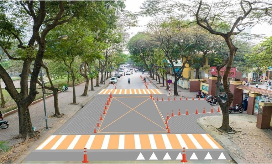 Trường tiểu học Nguyễn Du, quận Hà Đông là 1 trong 3 khu vực được Sở GTVT Hà Nội thí điểm giải pháp bảo đảm an toàn giao thông trong khuôn khổ Dự án sáng kiến Bloomberg Philanthropies