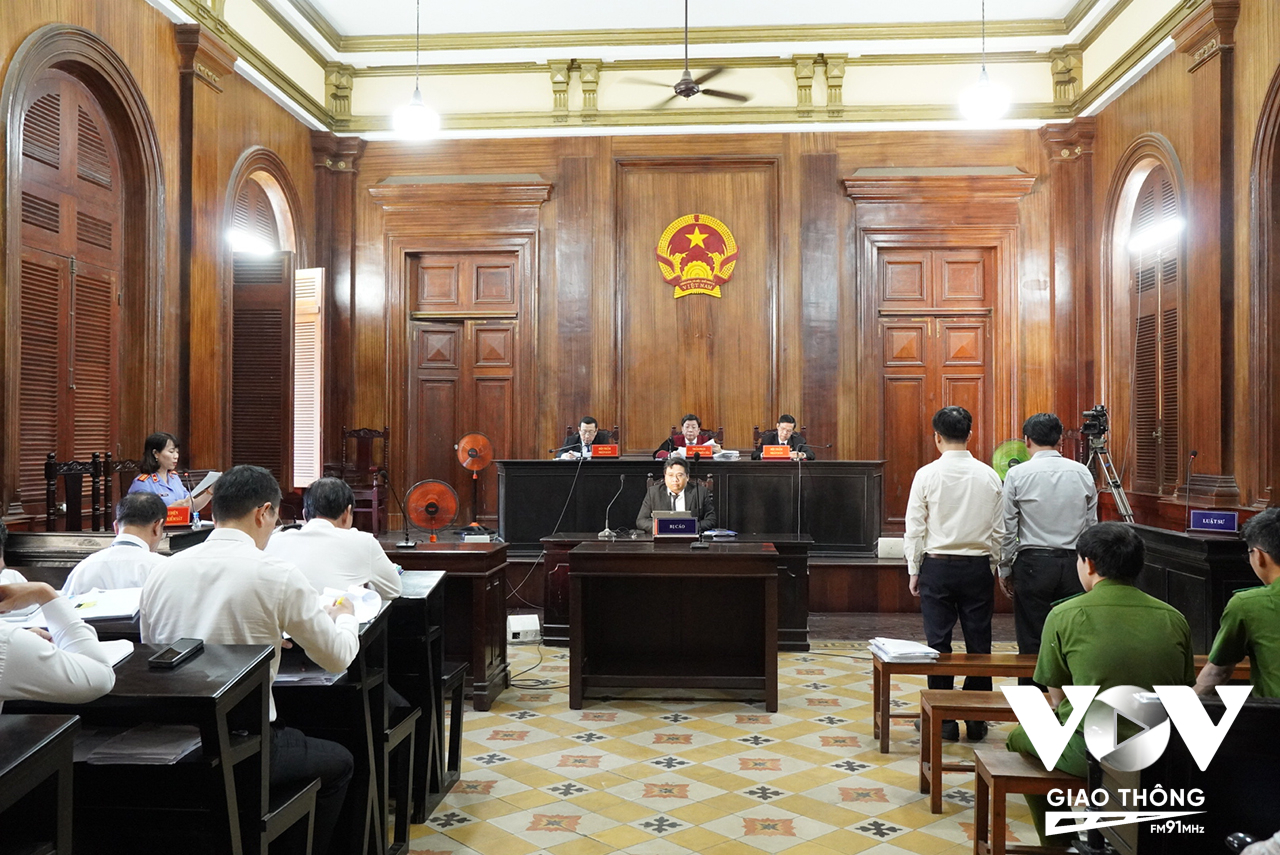 Phiên tòa xét xử sáng ngày 21/12 do Chánh tòa hình sự Phạm Lương Toản làm chủ tọa