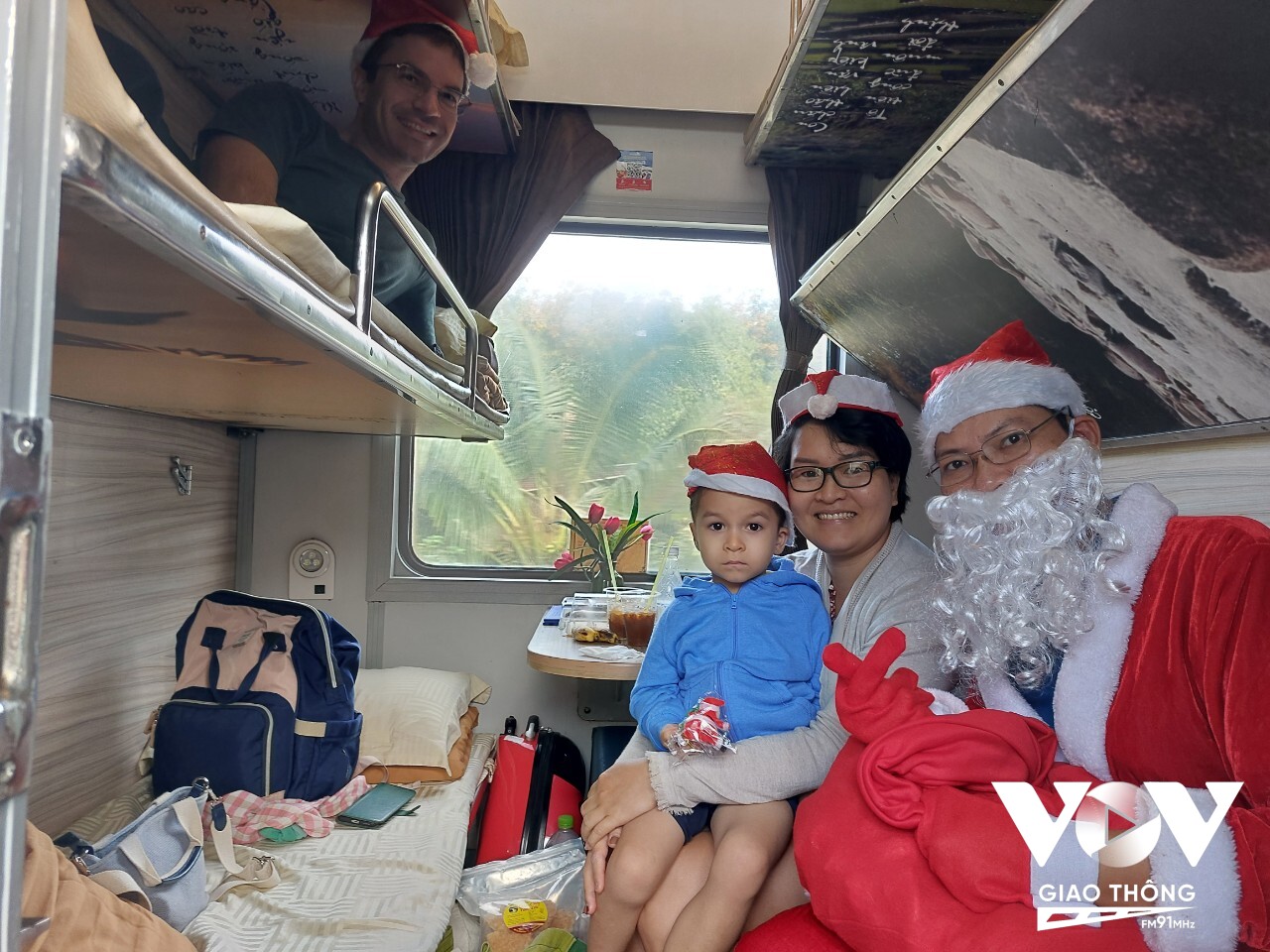 Công ty Cổ phần Vận tải đường sắt Sài Gòn tổ chức các hoạt động vui đón Noel cho hành khách