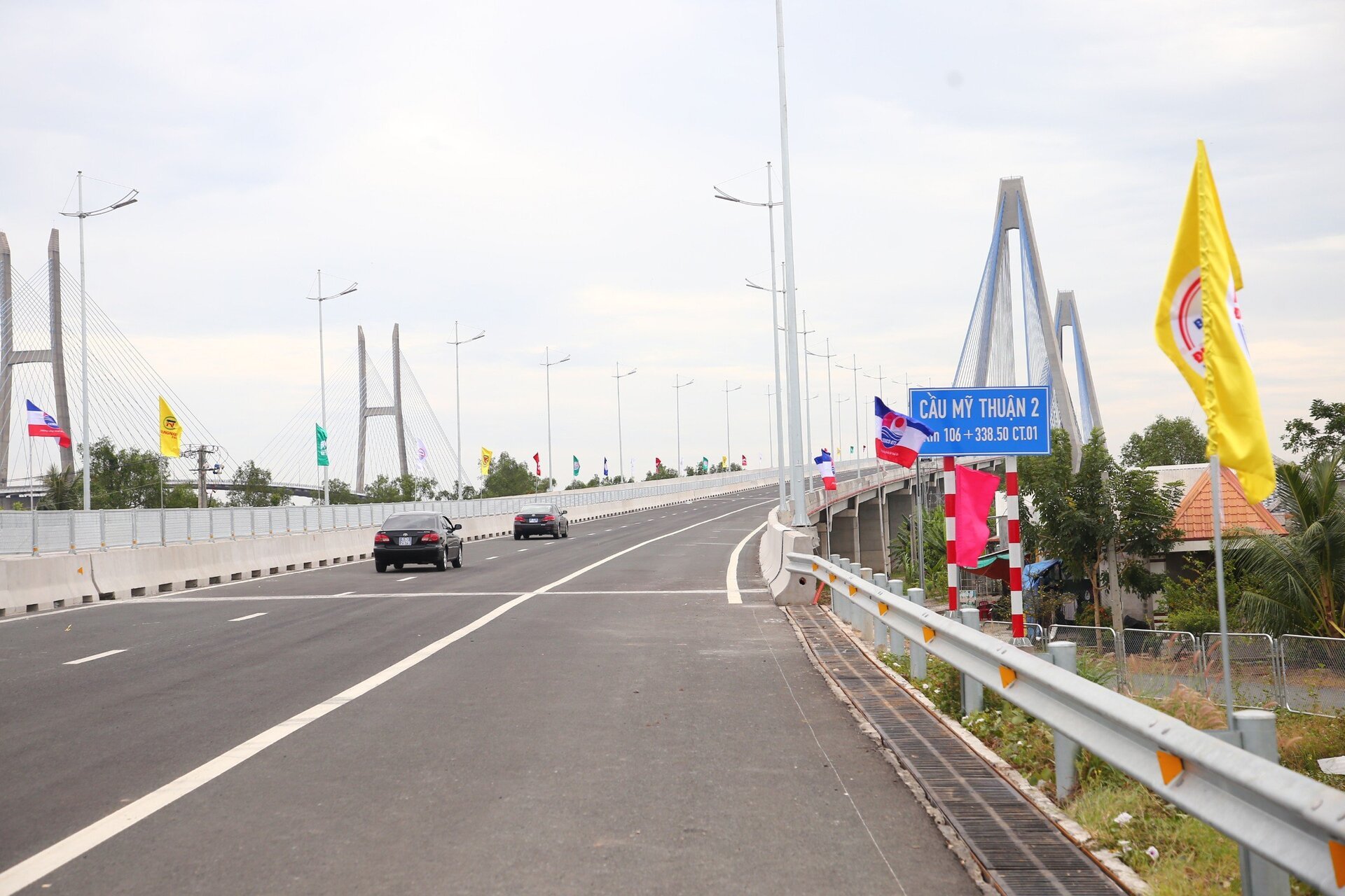 Dự án cầu Mỹ Thuận 2 có điểm đầu kết nối với dự án đường cao tốc Trung Lương - Mỹ Thuận, điểm cuối tại khớp nối với dự án đường cao tốc Mỹ Thuận - Cần Thơ.