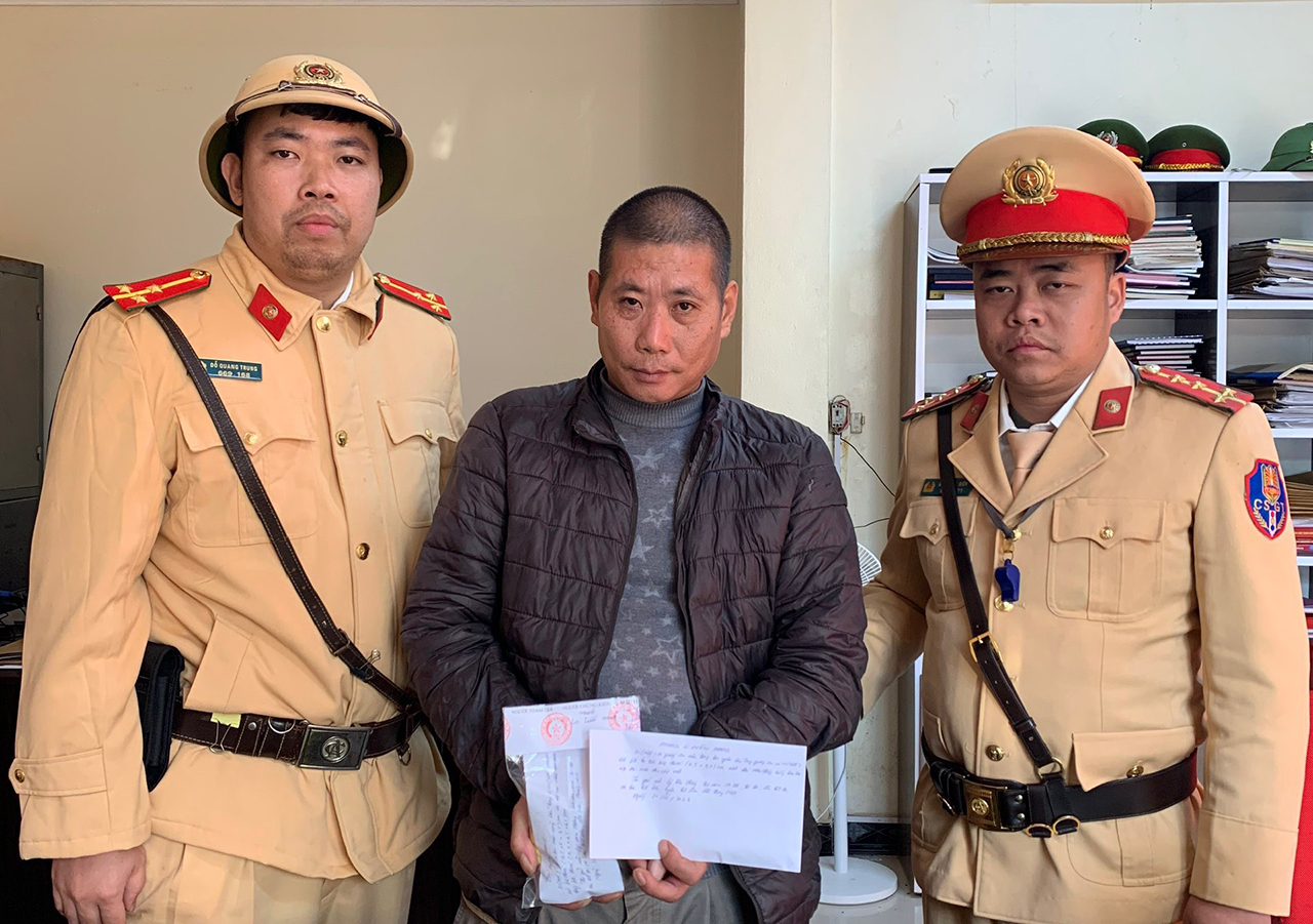 Đội CSGT Số 3, Công an tỉnh Quảng Ninh liên tiếp bắt giữ 2 vụ tàng trữ, vận chuyển vật liệu nổ và pháo trái phép