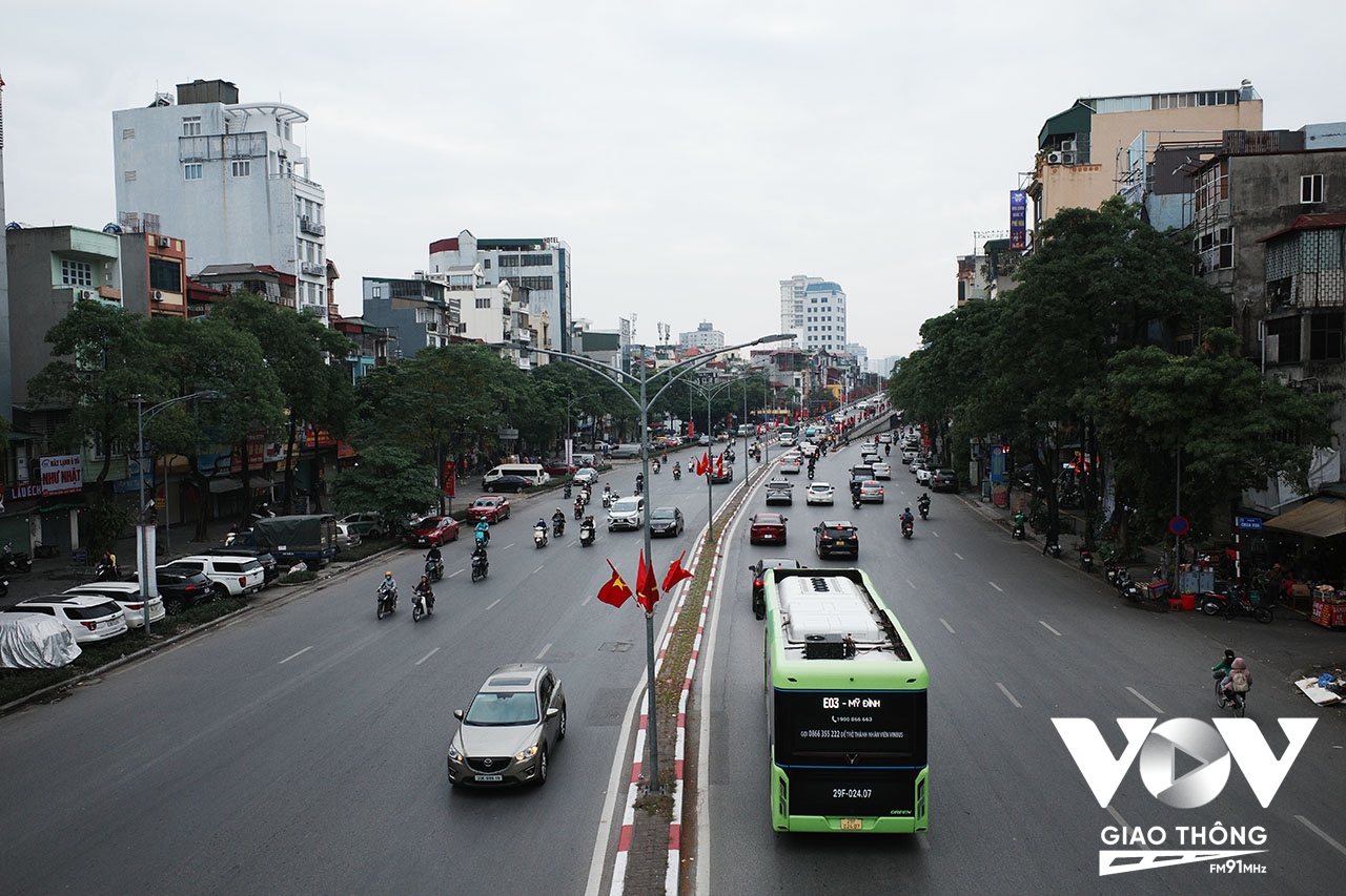 Ngày cuối cùng của năm cũ, các tuyến phố đã trở nên thông thoáng hơn, lượng xe tham gia giao thông cũng giảm đi nhiều