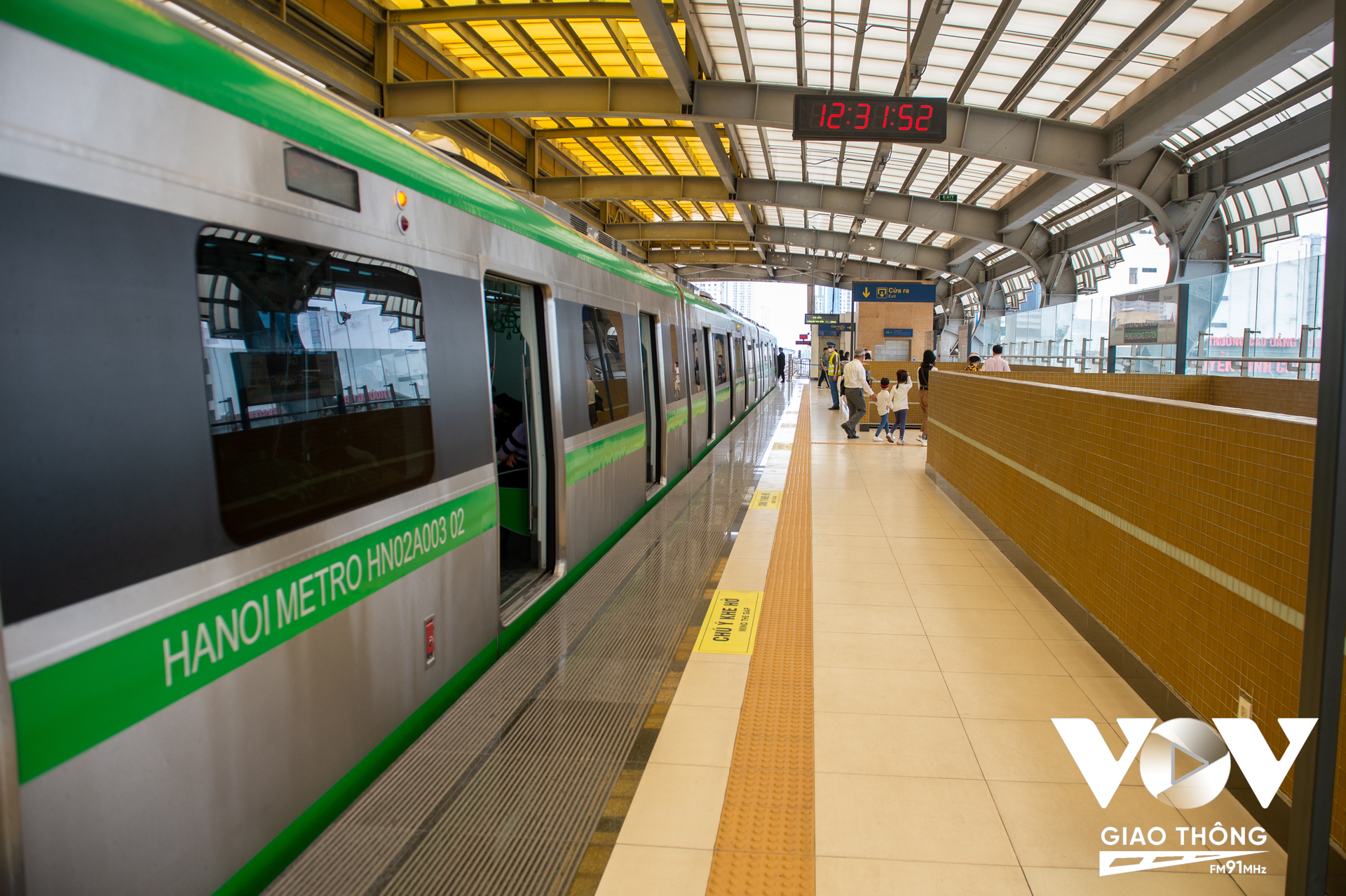 Trước đó, trao đổi với phóng viên VOV Giao thông, ông Nguyễn Văn Ngọc, Phó Tổng giám đốc Hanoi Metro cho biết, thực hiện ý kiến chỉ đạo của Sở GTVT Hà Nội, Trung tâm Quản lý giao thông công cộng thành phố Hà Nội, đơn vị đã sẵn sàng phương án phục vụ hành khách trong dịp Tết dương lịch 2024.