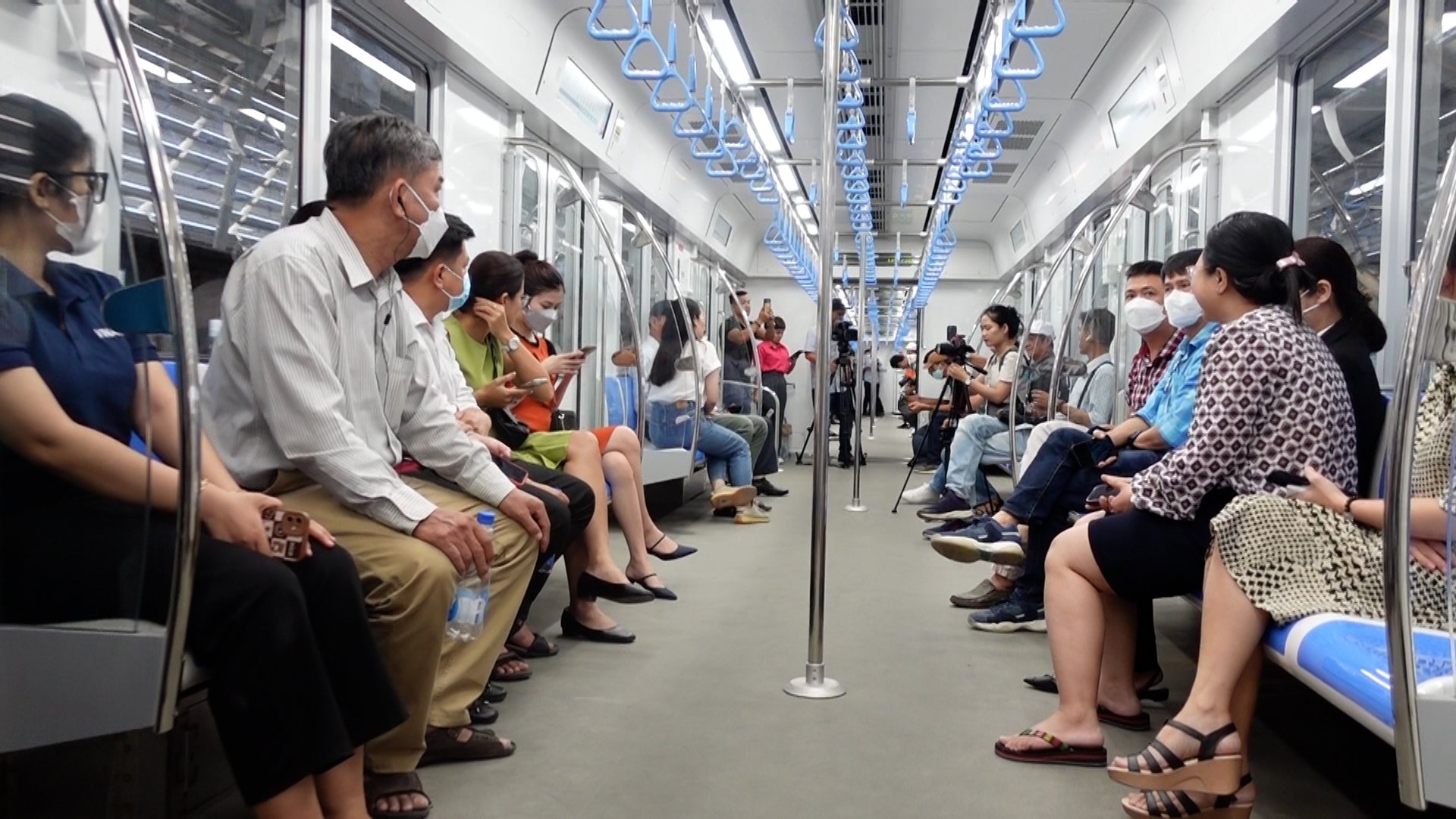 Trong những ngày cuối tháng 4/2023, gần 2.000 người dân được đi thử nghiệm tàu metro đầu tiên của TP.HCM 