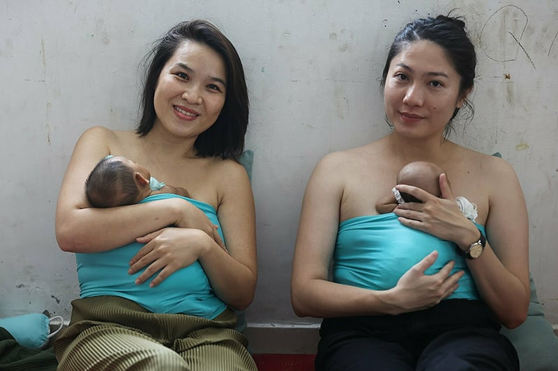 Những 'người mẹ đặc biệt' dùng hơi ấm của mình để ấp cho những trẻ sơ sinh bị bỏ rơi