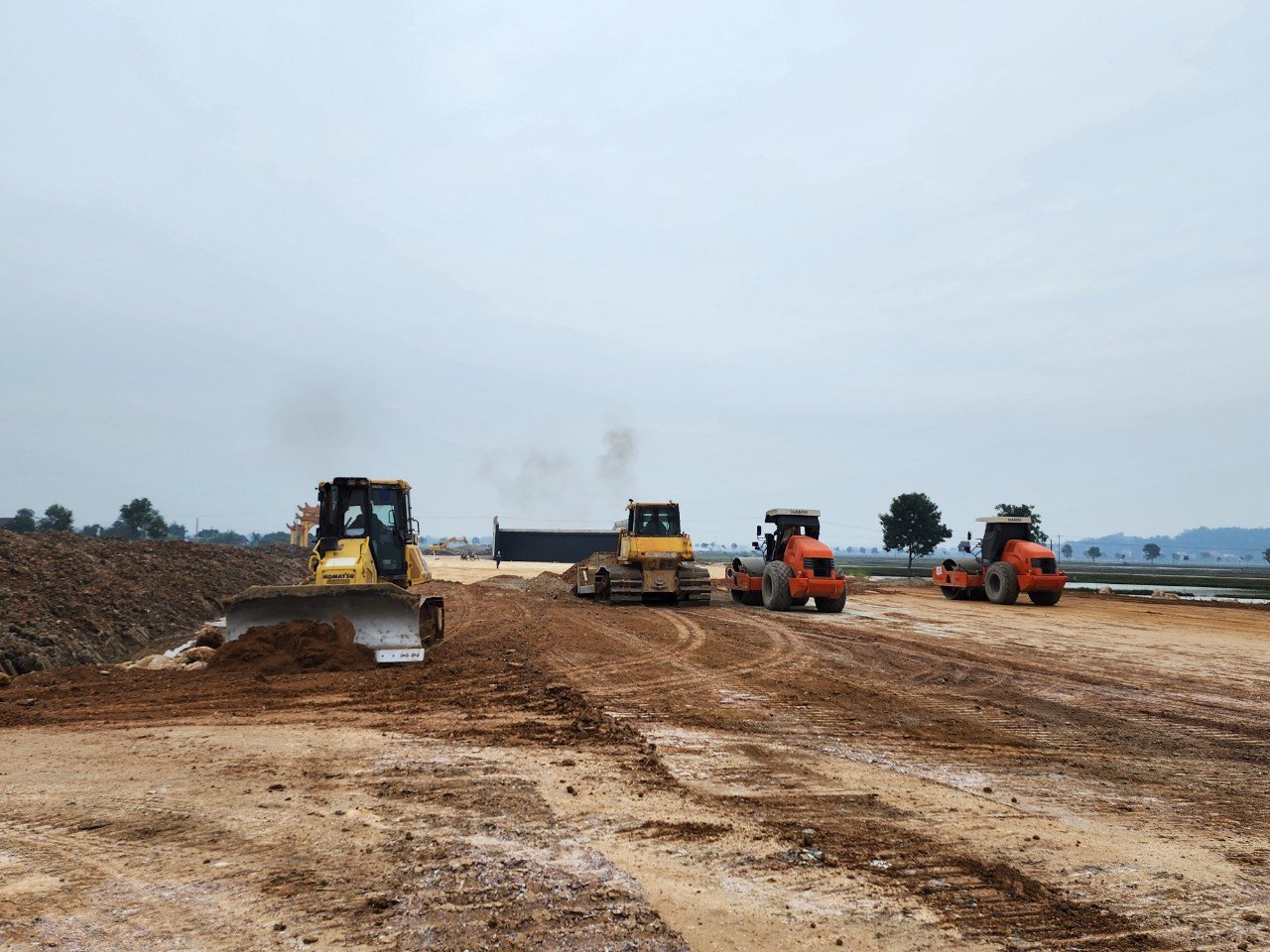 Nhà thầu Vinaconex bố trí nguồn lực thi công xong 7km nền đất yếu tại gói thầu XL11, Dự án Bãi Vọt - Hàm Nghi