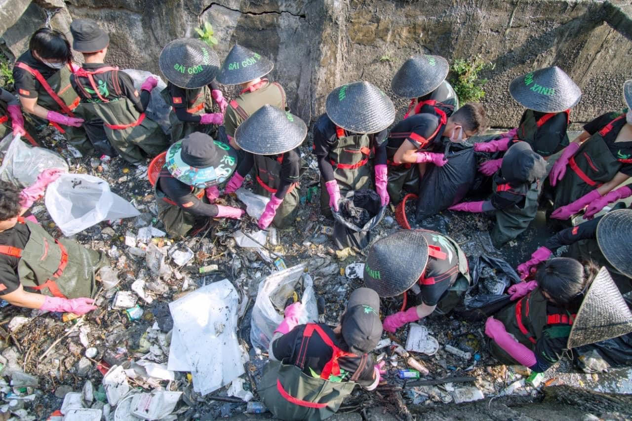 Trong năm 2023, Nhóm Sài Gòn Xanh đã dọn dẹp rác cho hơn 150 kênh rạch trên địa bàn TP.HCM và thu gom hơn 2.000 tấn rác.