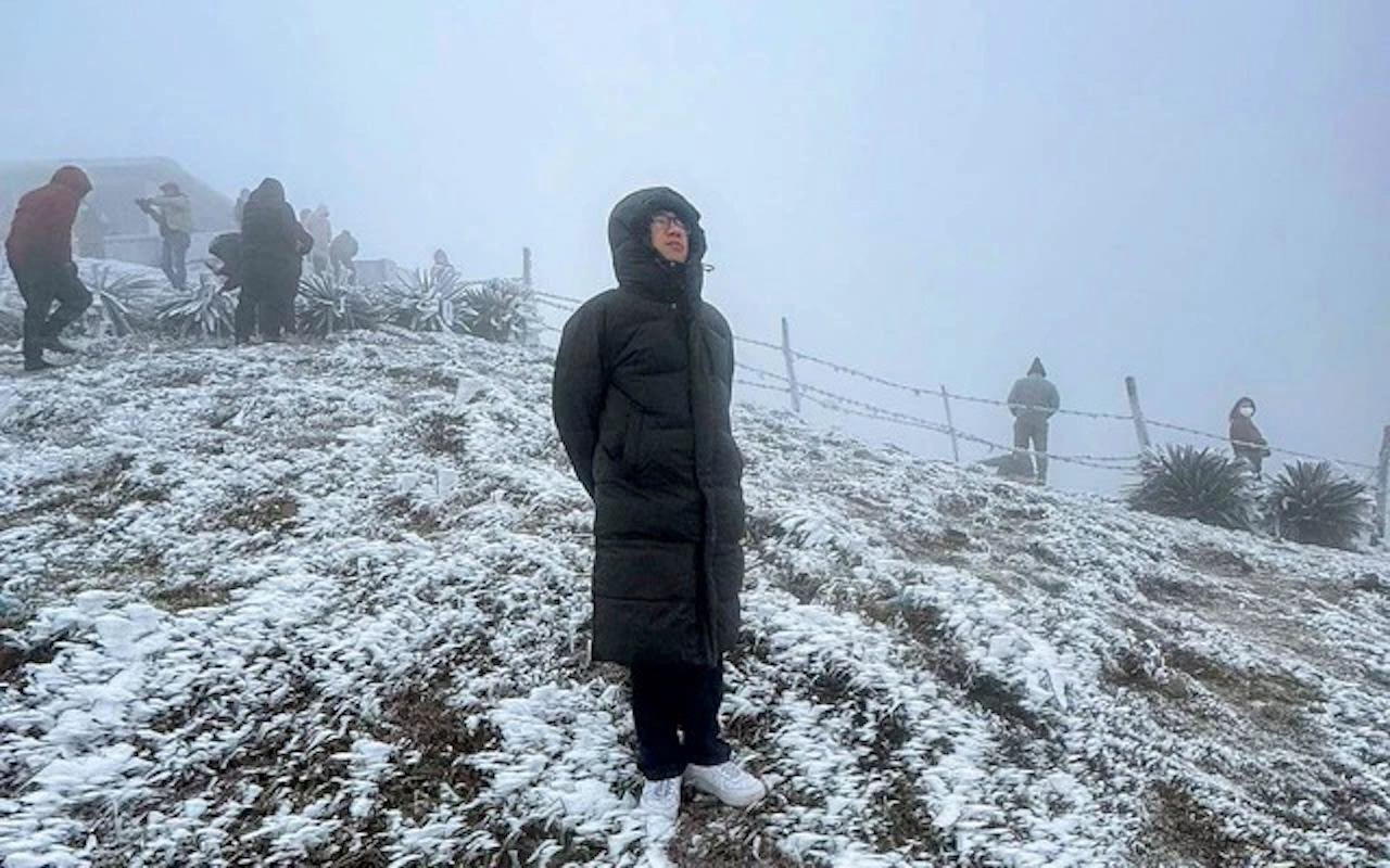 Băng giá phủ trắng trên đỉnh núi Mẫu Sơn. Ảnh: Cafebiz