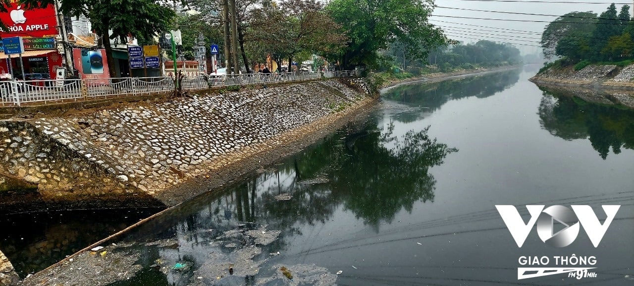 Đây từng là “Kim Giang – sông vàng”, nơi tắm gội giặt giũ của người dân xóm Vực