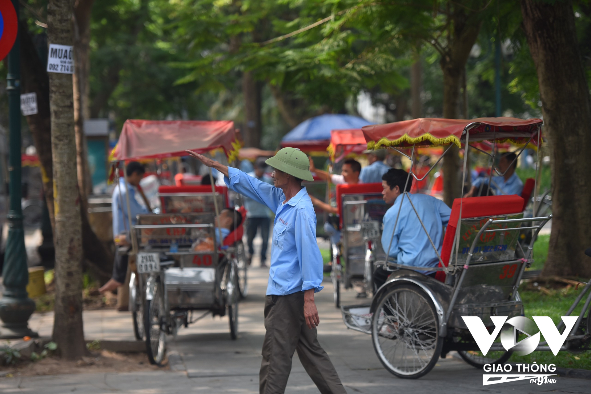 Những người lái xích lô không mong gì nhiều hơn ngoài việc có lượng khách ổn định