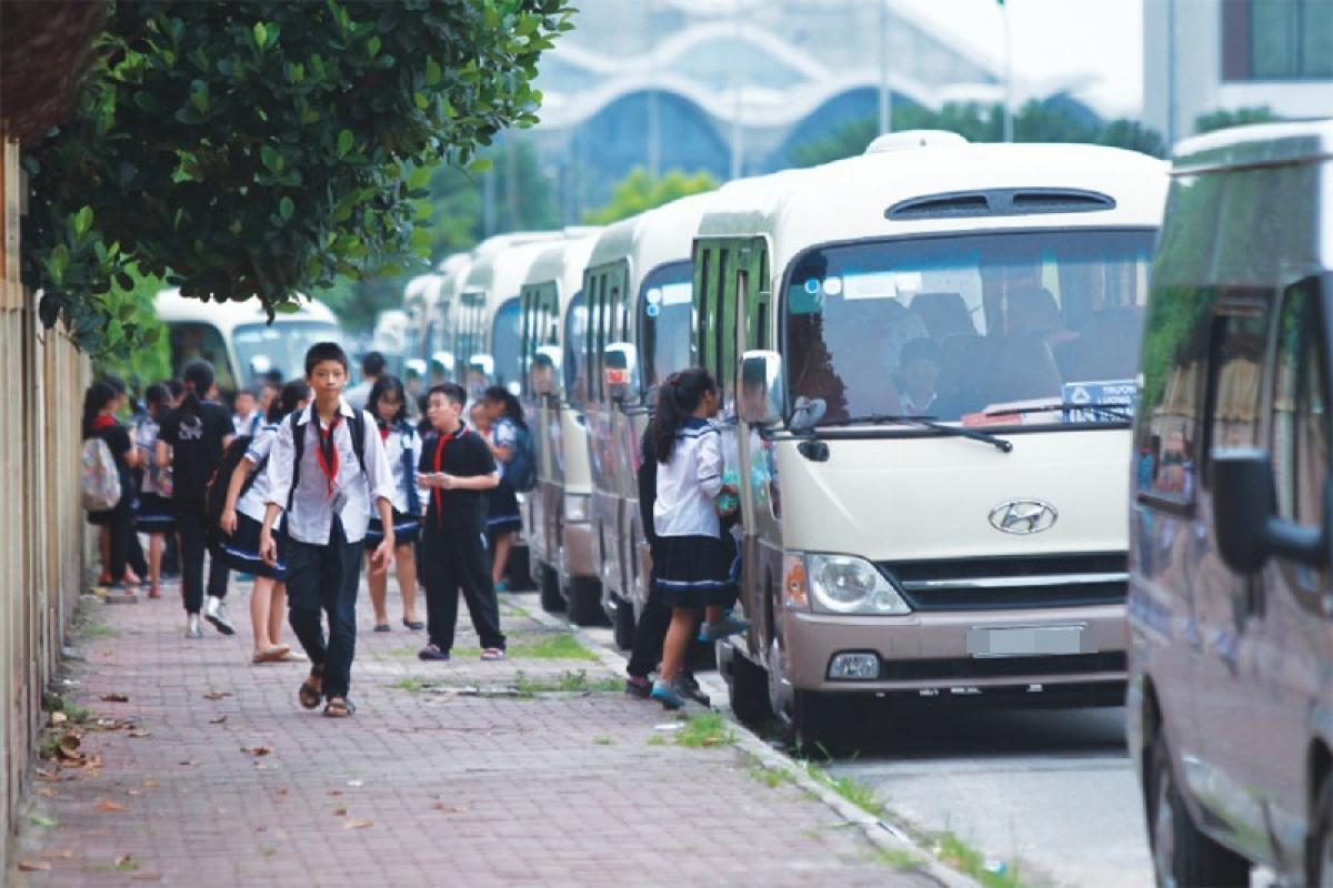 Dự thảo Luật Đường bộ đưa ra những quy định riêng đối với xe đưa đón học sinh - Ảnh anninhthudo