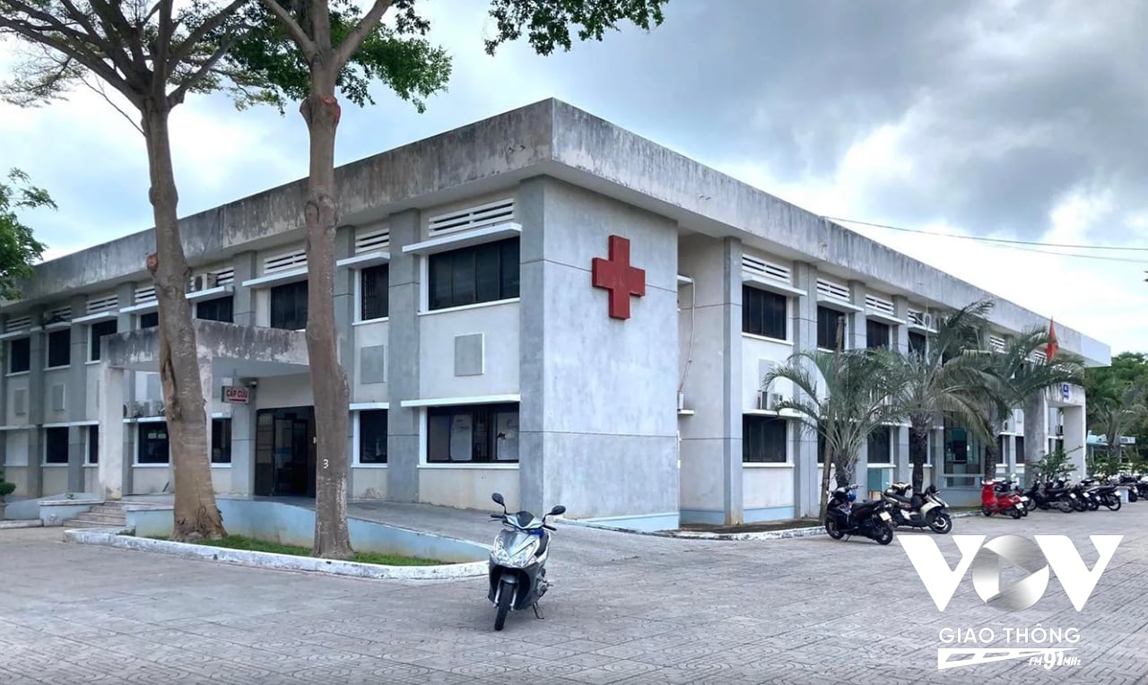 Trung tâm y tế quân dân y huyện Côn Đảo nằm cách xa đất liền và đặc biệt khó khăn về nguồn nhân lực