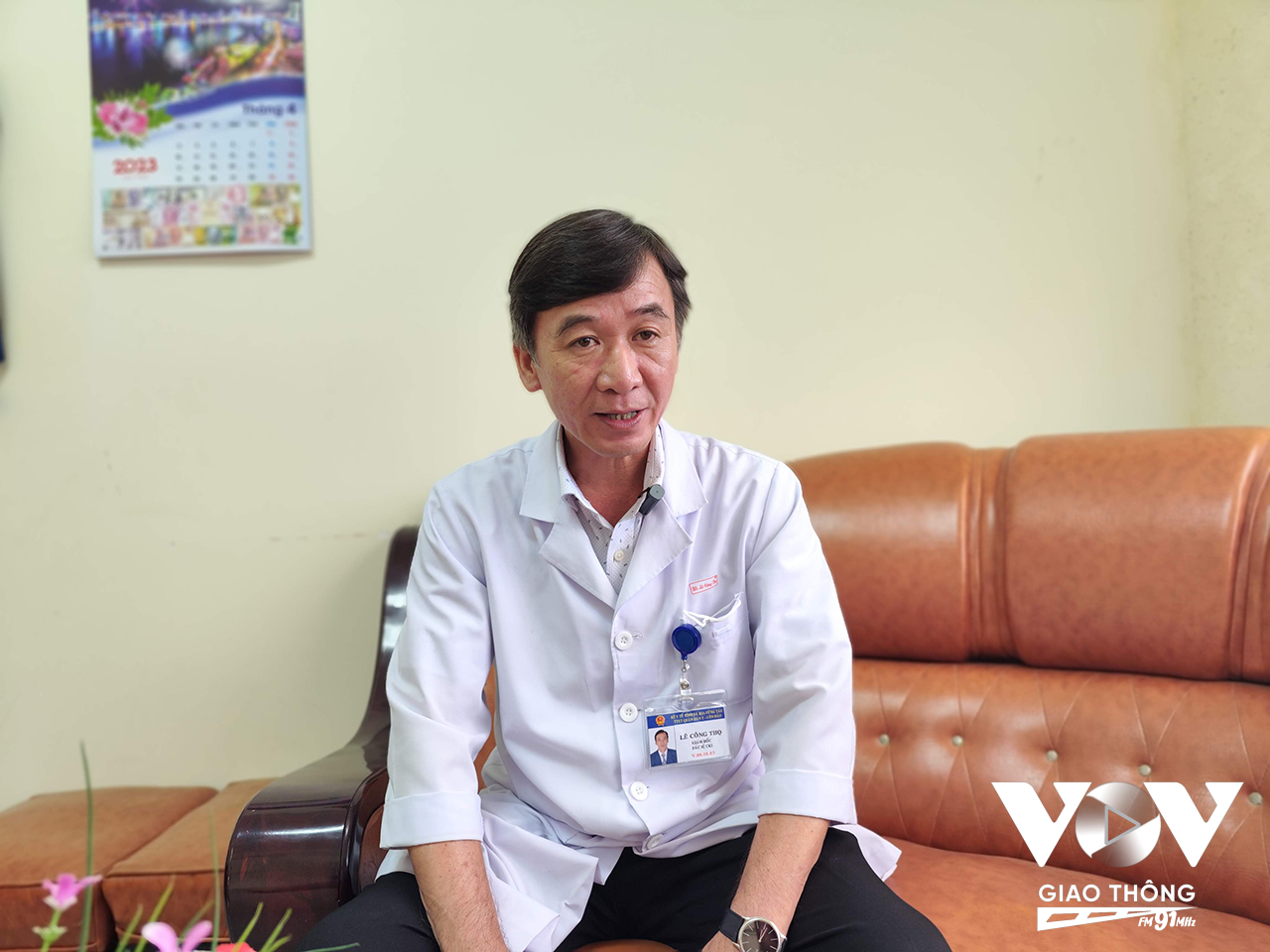 Bác sĩ Lê Công Thọ dành cả sự nghiệp gắn bó với y tế huyện đảo, và luôn đau đáu với việc giữ chân các y bác sĩ, nhân viên y tế ở lại Côn Đảo