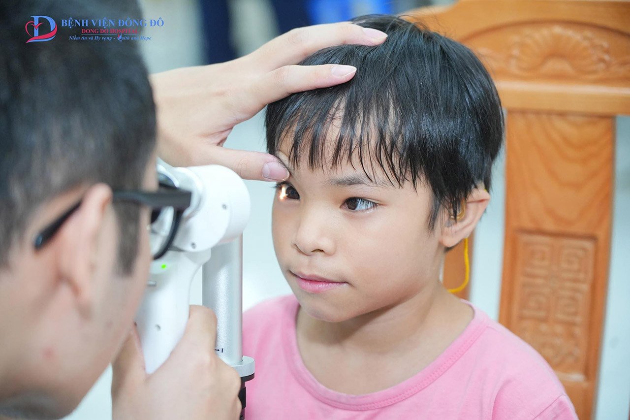 Quỹ từ thiện “Free your eyes” đã tiếp cận và chữa các tật về mắt cho hàng trăm bệnh nhân nghèo. (Ảnh: Nhân vật cung cấp)