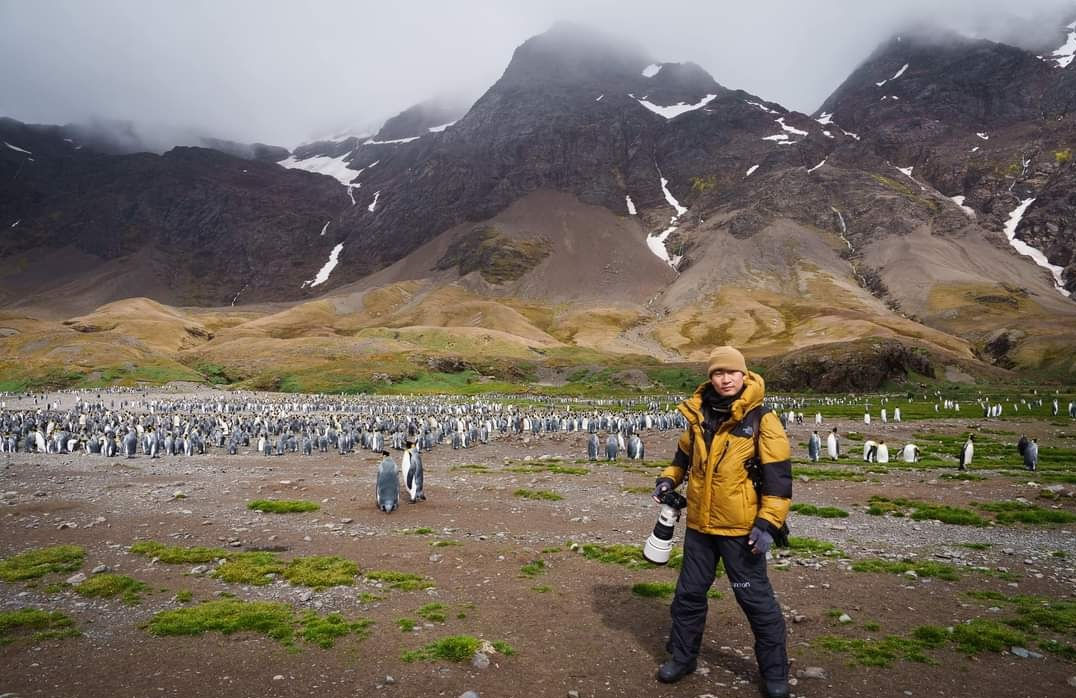 Nguyễn Ngọc Thiện khám phá Vịnh Forrtuna, Nam đảo Georgia cùng hàng chục ngàn cá thể chim cánh cụt đầu năm 2024