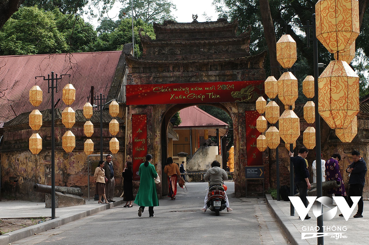 Hoàng Thành Thăng Long là một trong những điểm thu hút hàng ngàn lượt khách tới thăm quan trong những ngày vừa qua