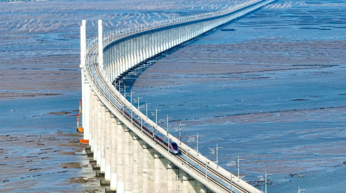 Tuyến đường nối các thành phố Phúc Châu, Hạ Môn và Chương Châu ở tỉnh Phúc Kiến. Ảnh: Xinhua