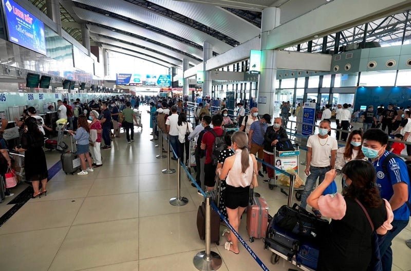 Sân bay Tân Sơn Nhất tiếp tục thiết lập kỷ lục mới về lượng khách dịp cao điểm Tết