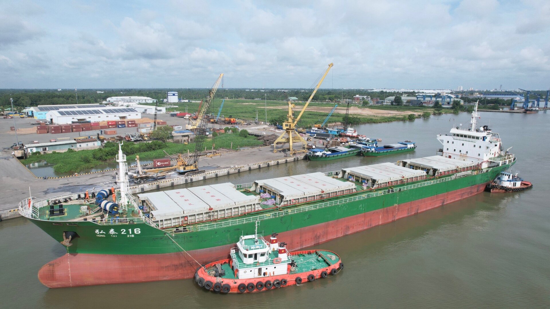 Hằng năm, có hơn 20 triệu tấn hàng hóa ở ĐBSCL được đưa thẳng về ĐNB xuất khẩu hoặc chế biến mà không chọn các cảng ở khu vực này làm nơi xuất phát.