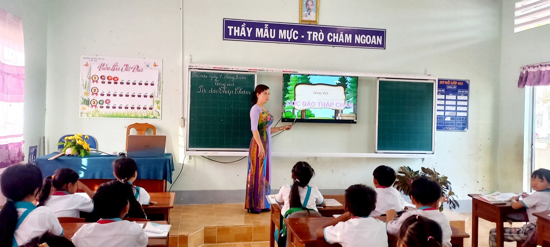 Từ khi ra trường năm 2007, cô Xuân đều gắn bó và giảng dạy ở các trường vùng sâu, vùng xa trên địa bàn tỉnh Cà Mau. Ở lớp nào, cô cũng được phụ huynh tin tưởng gửi gắm con em để họ yên tâm mưu sinh nơi đất khách.