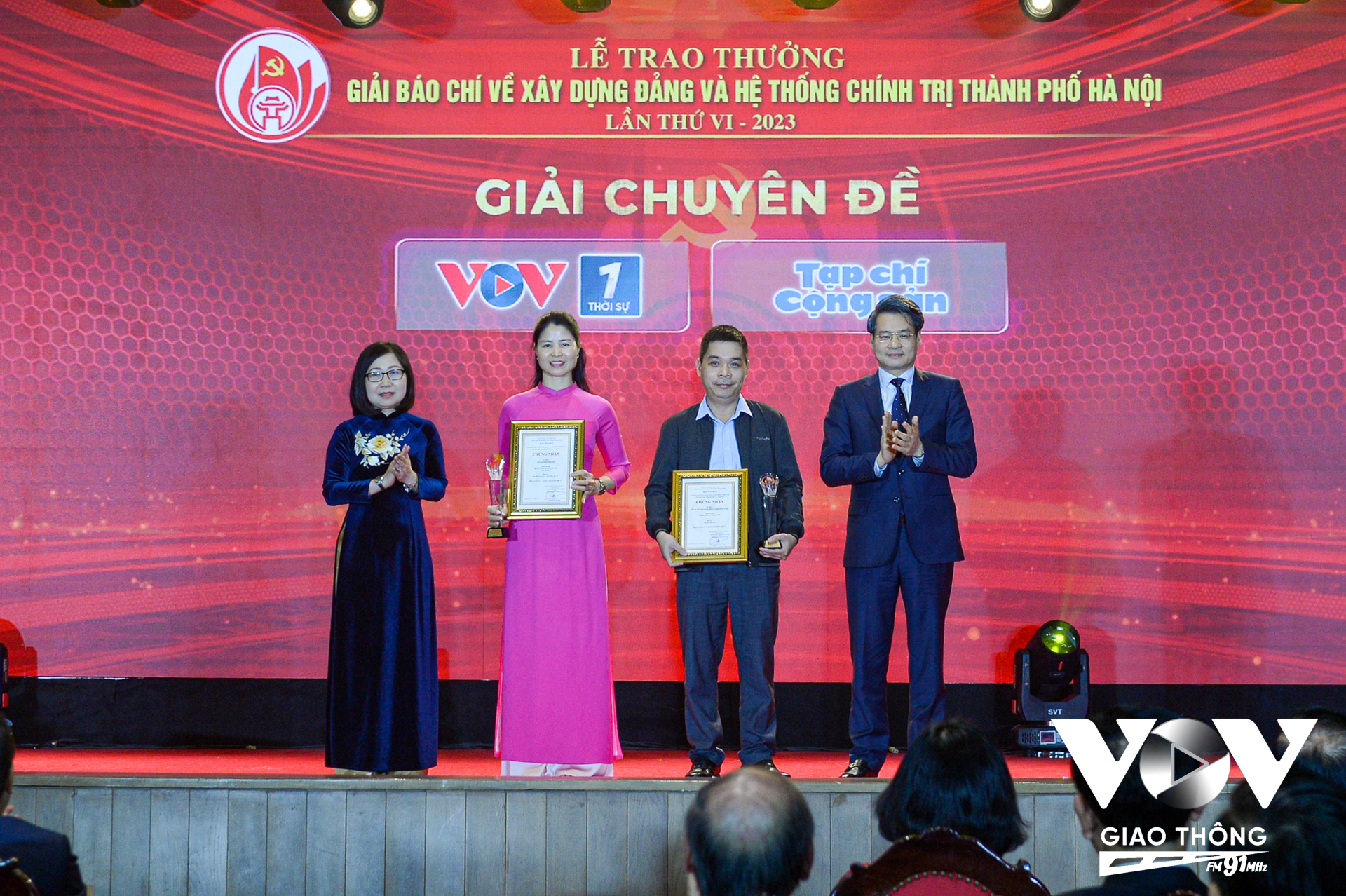 Tác phẩm' Trọn vẹn lời thề Đảng viên ' (của nhóm tác giả VOV1 Nguyễn Vũ Duy, Hoàng Thị Hà Nam, Lại Thị Hoa) đạt giải C chuyên đề với hạng mục phát thanh.