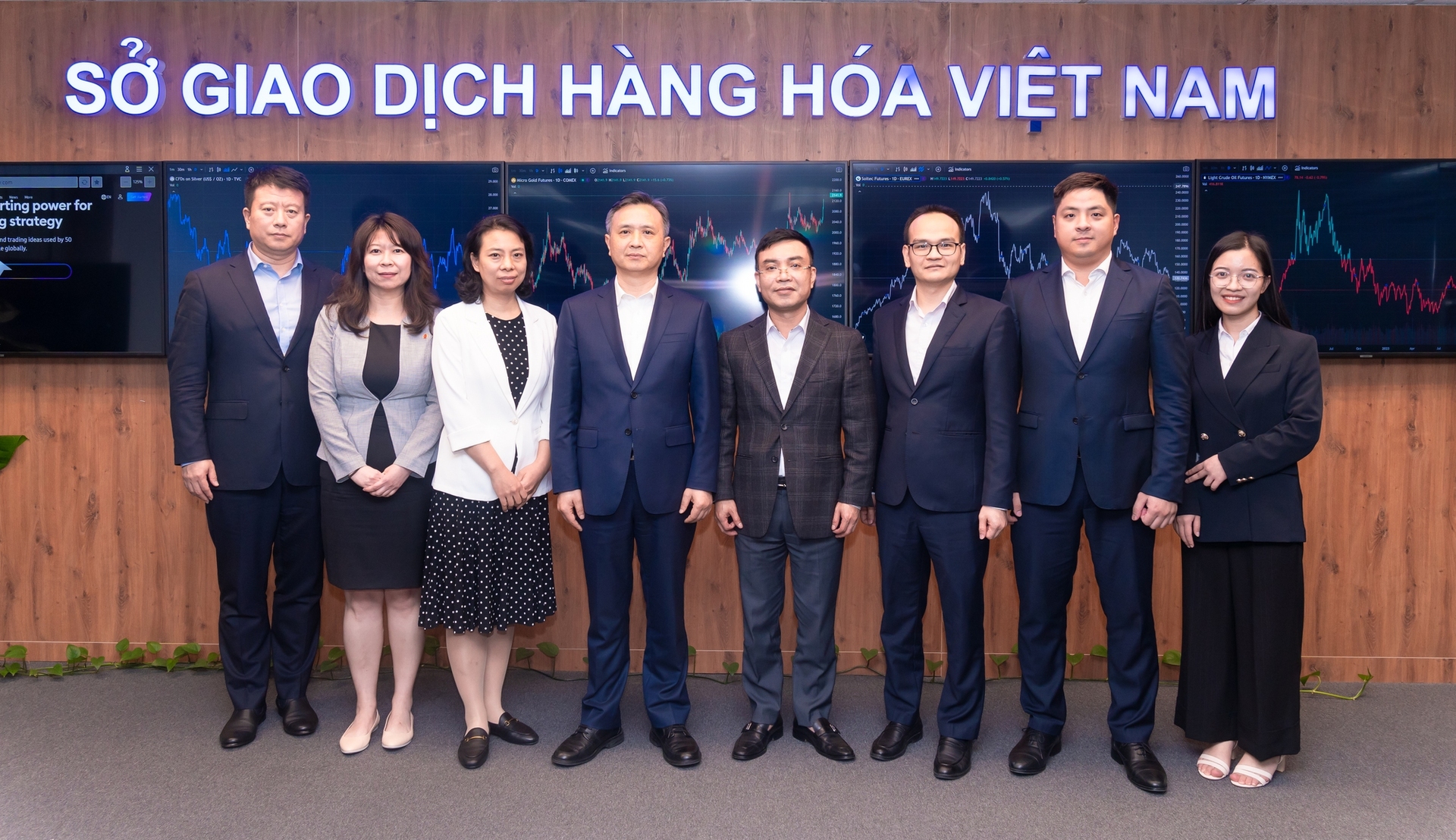 Sở Giao dịch hàng hóa Đại Liên làm việc tại trụ sở của Sở Giao dịch hàng hóa Việt Nam (Ảnh: VGP)