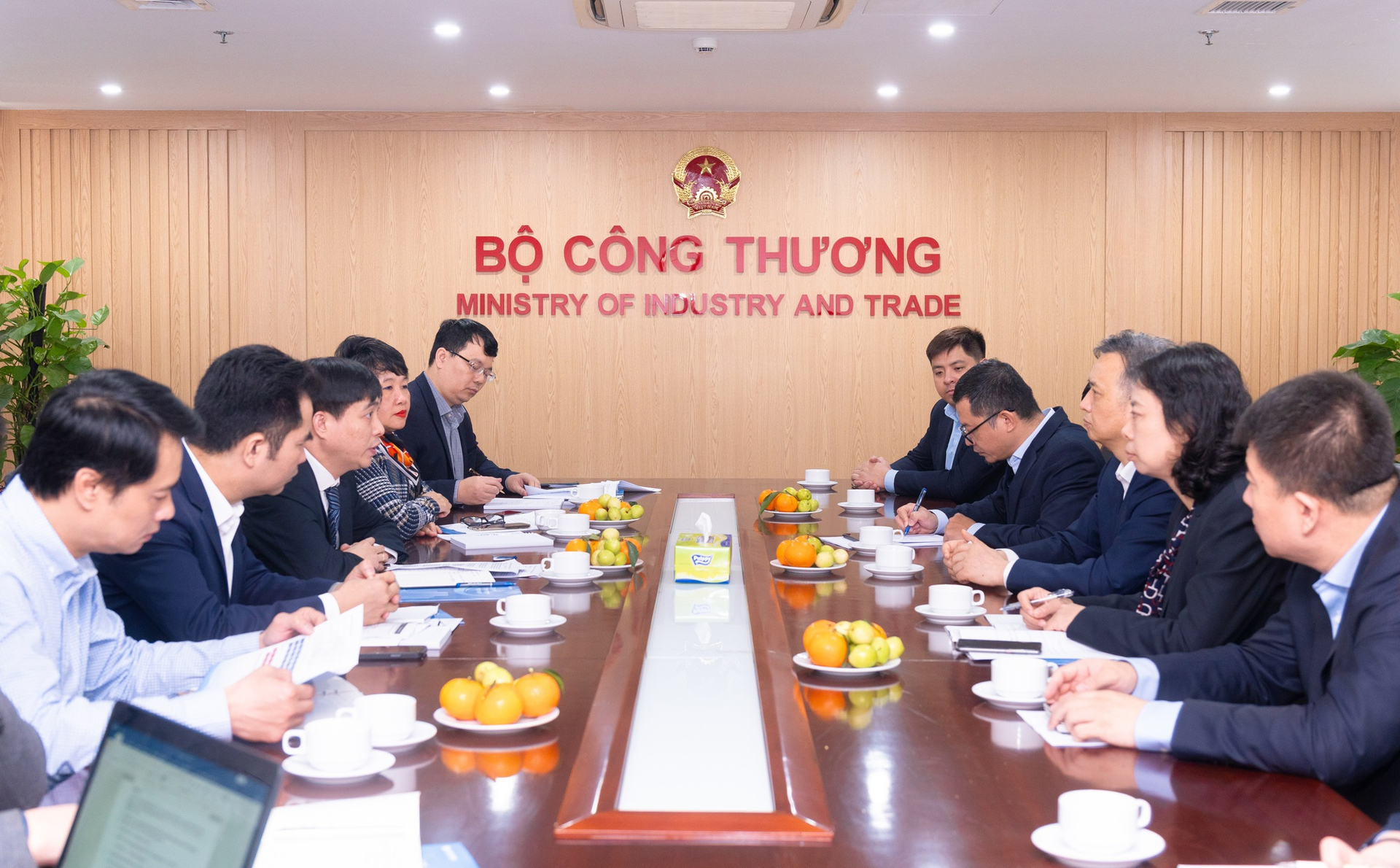 Bộ Công Thương và Sở Giao dịch hàng hóa Việt Nam đón tiếp và làm việc với Sở Giao dịch hàng hóa Đại Liên (Ảnh: VGP)