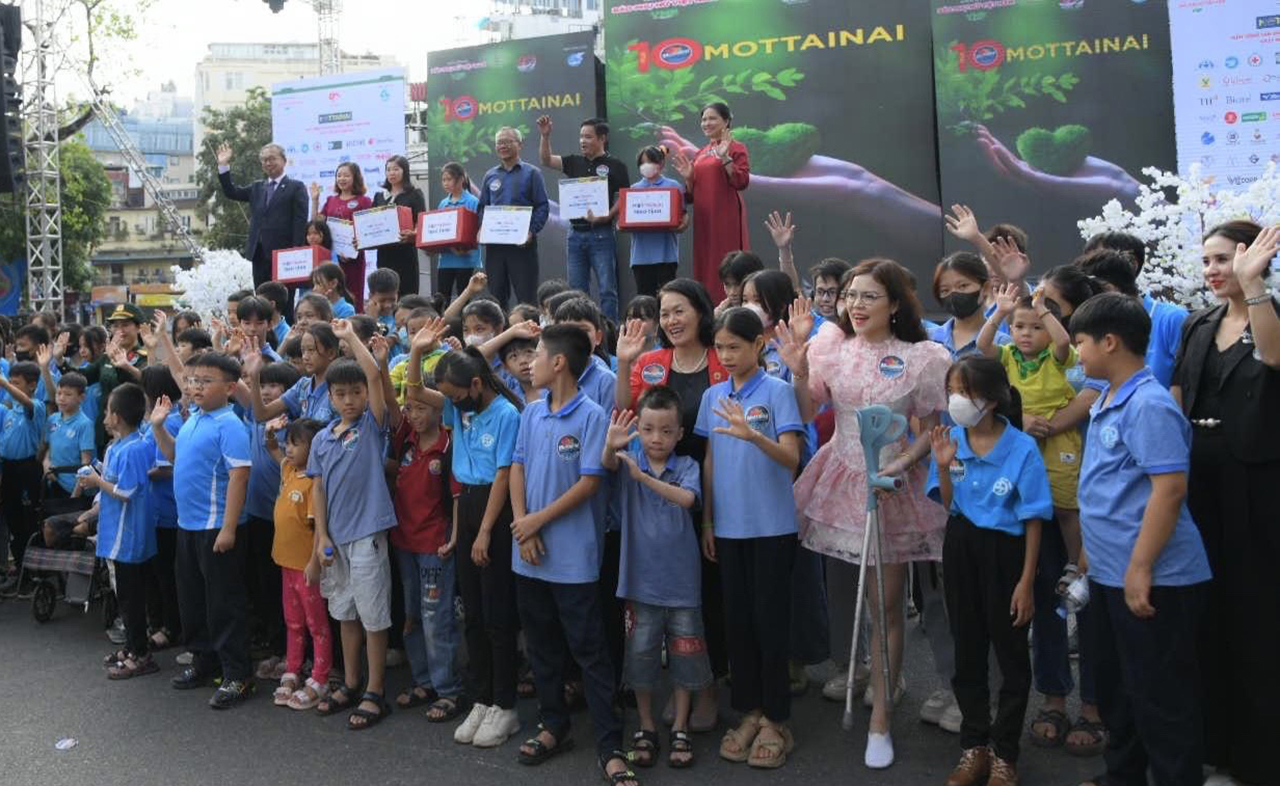 Bế Thị Băng đang là Đại sứ của Mottainai, gây quỹ ủng hộ cho trẻ em thiệt thòi bởi tai nạn giao thông