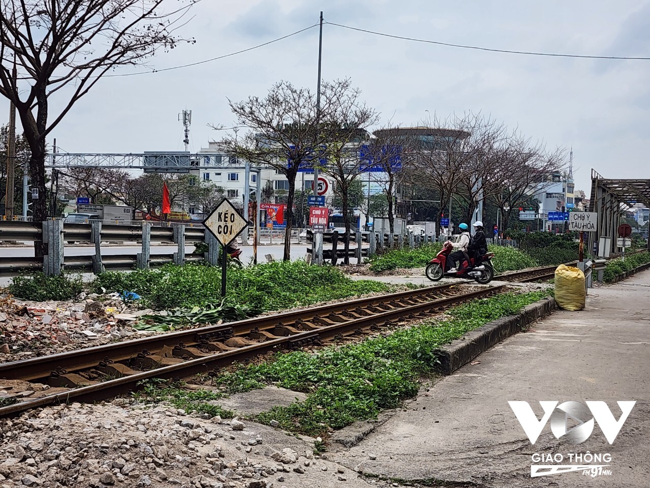 Công an huyện Thanh Trì cho biết, trên địa bàn huyện có 84 lối đi tự mở qua đường sắt
