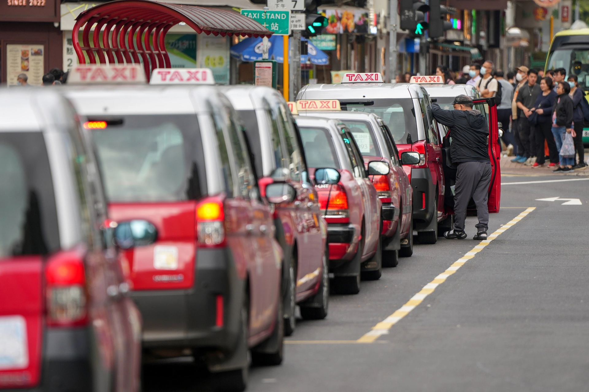 Đặc khu hành chính Hong Kong sẽ sớm tính điểm phạt bằng lái, áp dụng riêng cho xe taxi. Ảnh: SCMP