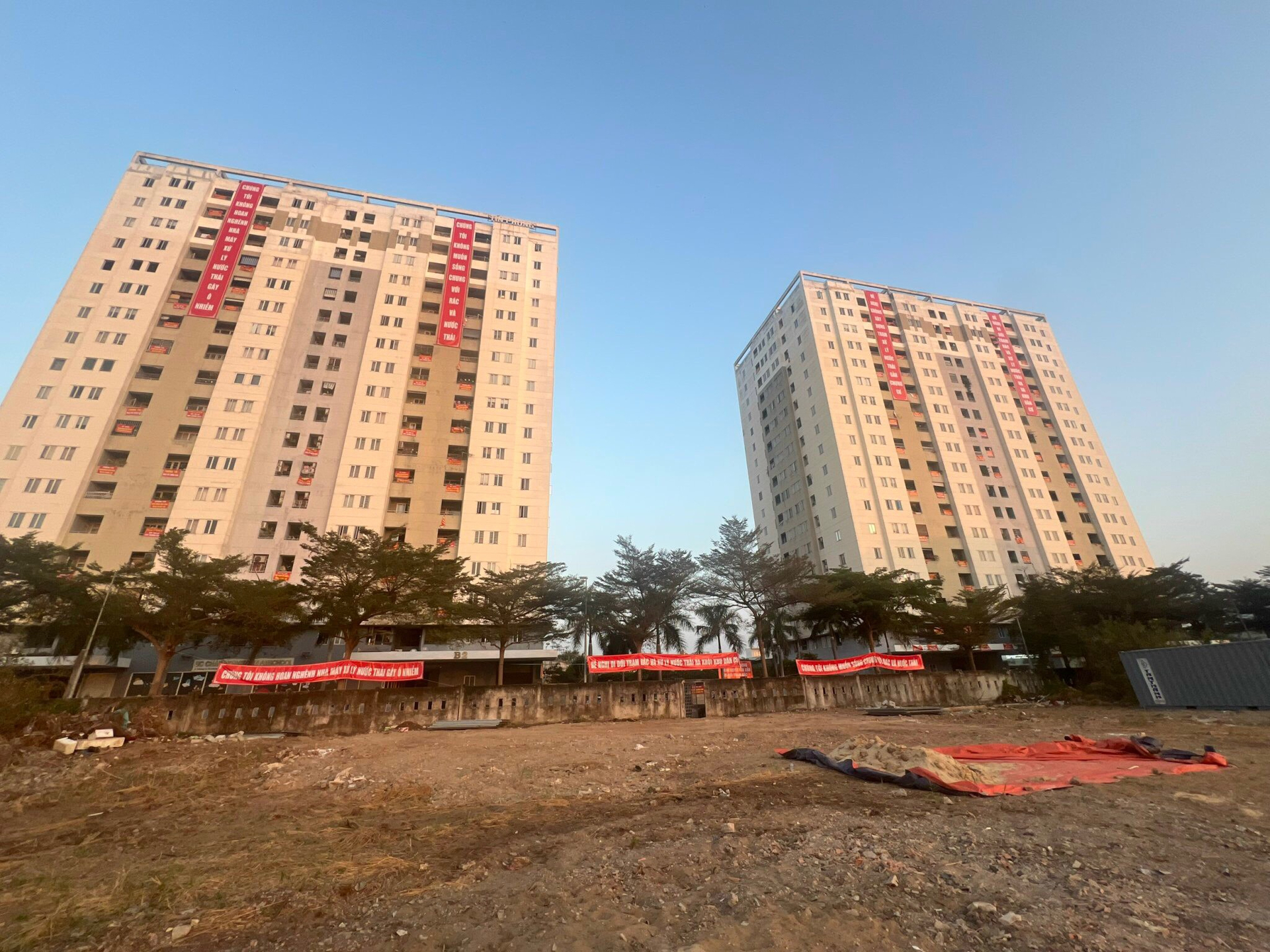 Khu vực dự kiến xây dựng “trạm xử lý nước thải” hiện hữu có quy hoạch “trạm trung chuyển rác thải - ép rác” rất gần chung cư Tín Phong