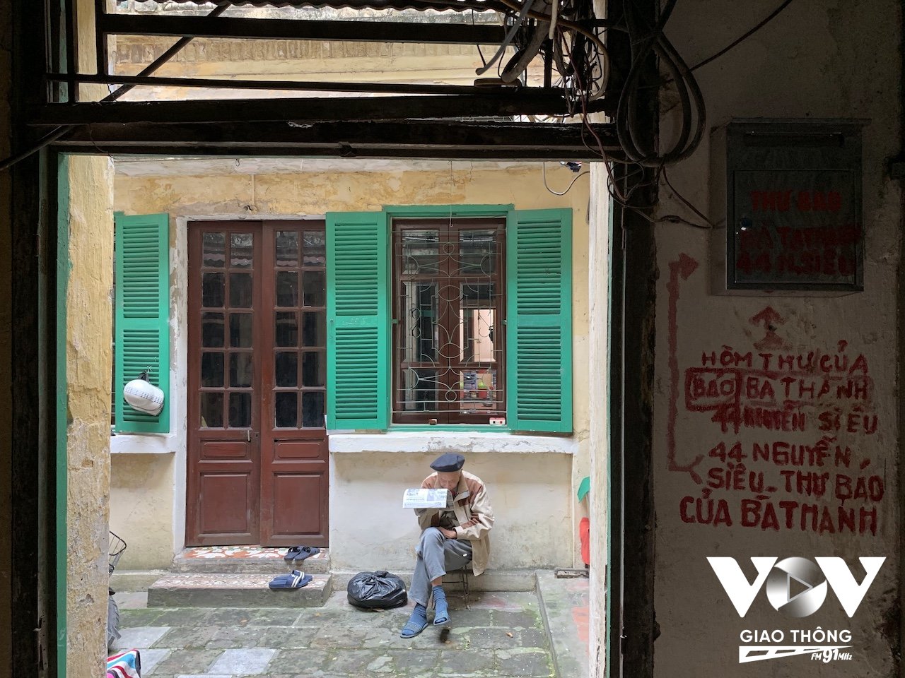 Hình ảnh bình dị trong sân một ngôi biệt thự cổ trên phố Nguyễn Siêu