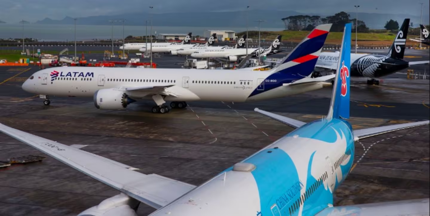 Một chiếc Boeing 787 của Latam Airlines tại sân bay Auckland. Ảnh:Brett Phibbs