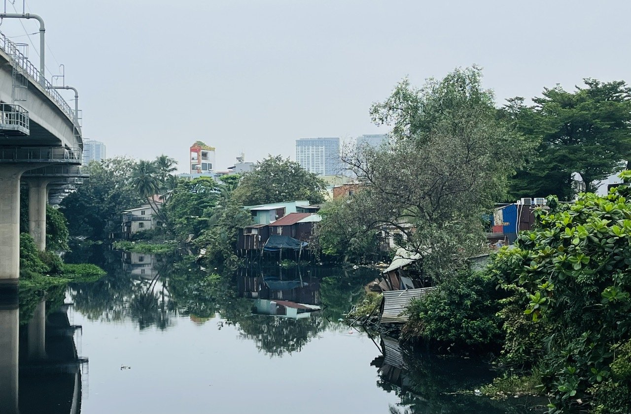 TP Hồ Chí Minh có nhiều nhà ven và trên kênh rạch cần được di dời để đảm bảo mỹ quan đô thị. Ảnh: Báo tin tức