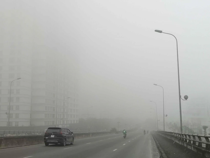 Hà Nội và nhiều địa phương đang đối mặt với tình trạng ô nhiễm không khí. Ảnh: Vietnam +