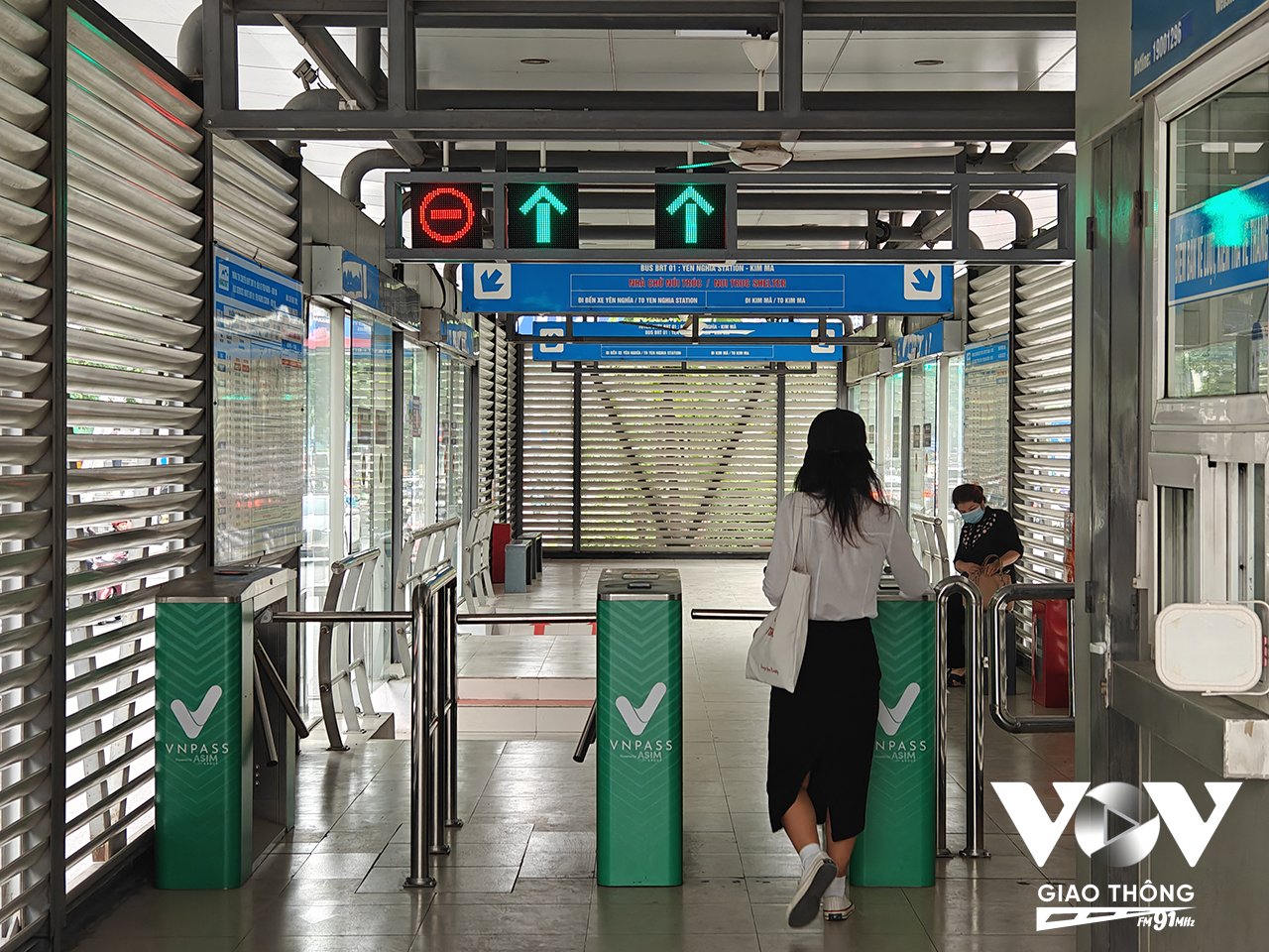 Theo một số hành khách, BRT hiện phục vụ chủ yếu những người di chuyển dọc theo trục Yên Nghĩa-Kim Mã, có thể thay thế BRT bằng phương tiện khác khối lượng vận chuyển lớn hơn, mới hơn.