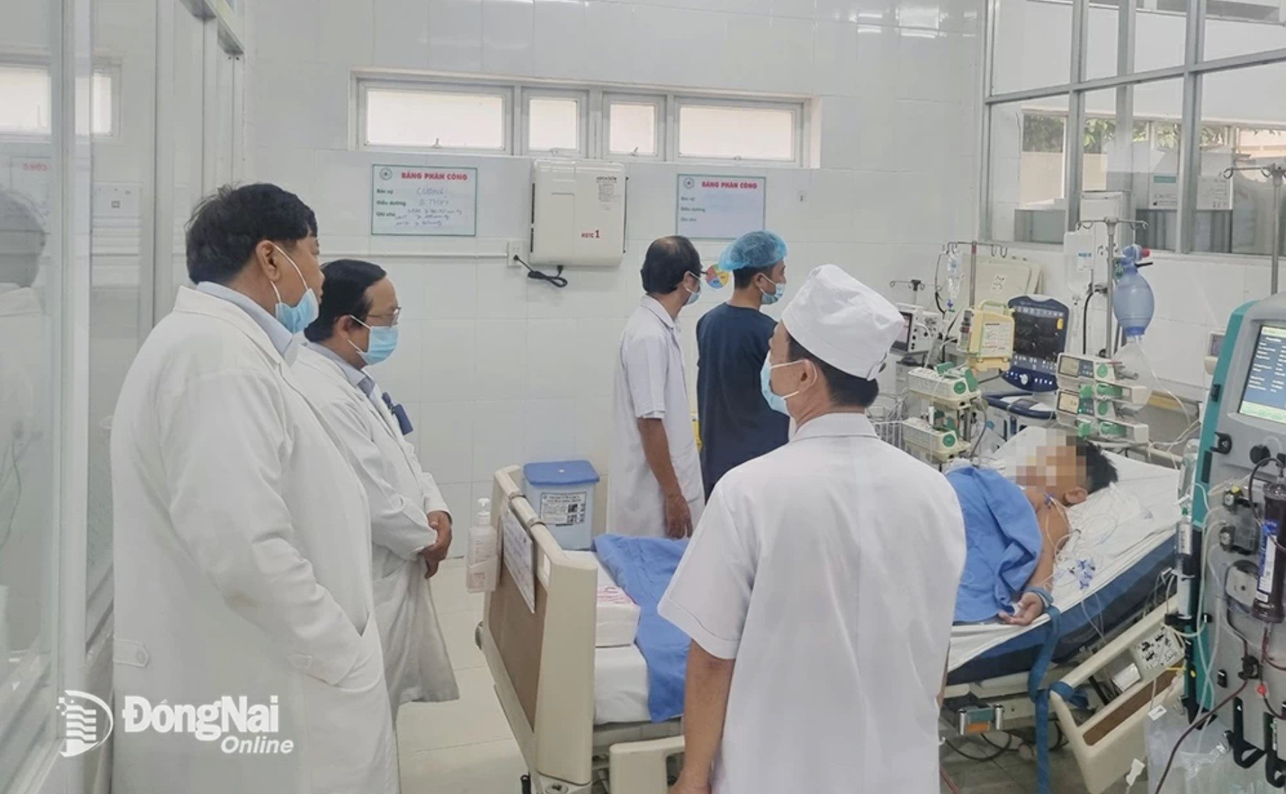 Vụ ngộ độc bánh mì ở Đồng Nai, bệnh nhi nặng nhất được điều trị lọc máu tích cực tại Bệnh viện Nhi đồng 1. Ảnh: Báo Đồng Nai
