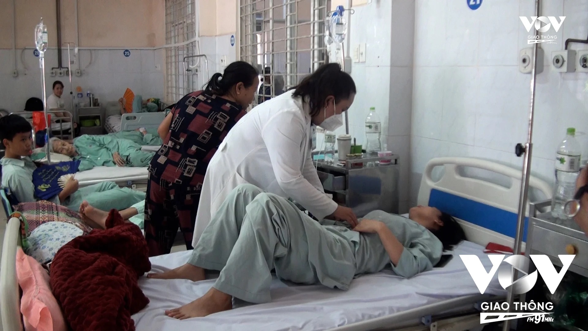 Nhiều bệnh nhân phải nhập viện sau khi ăn bánh mì tại tiệm bánh mì Băng ở thành phố Long Khánh, Đồng Nai