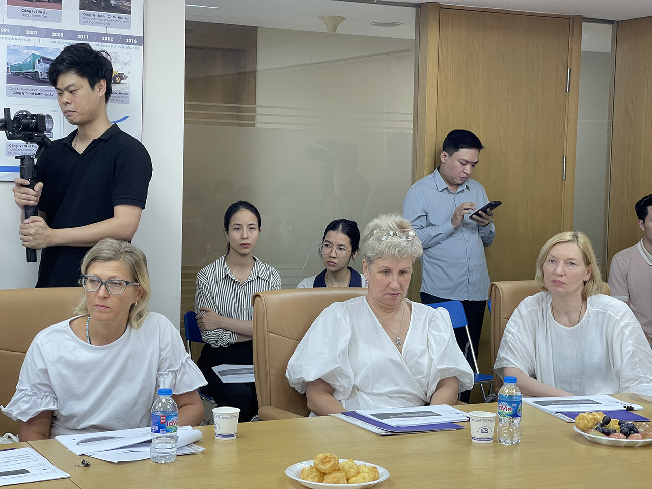 Các chuyên gia- bác sĩ người Nga làm việc tại Bệnh viện Mắt quốc tế Việt-Nga
