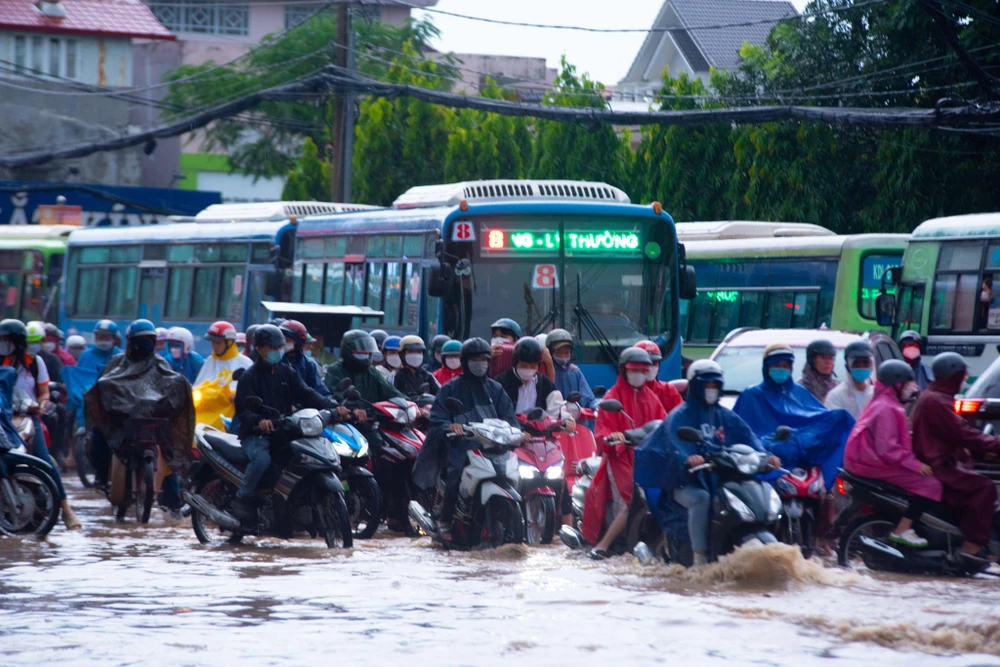 Ngập lụt ảnh hưởng trực tiếp đến 10 triệu dân ở TP.HCM. Ảnh: Pháp luật TP.HCM