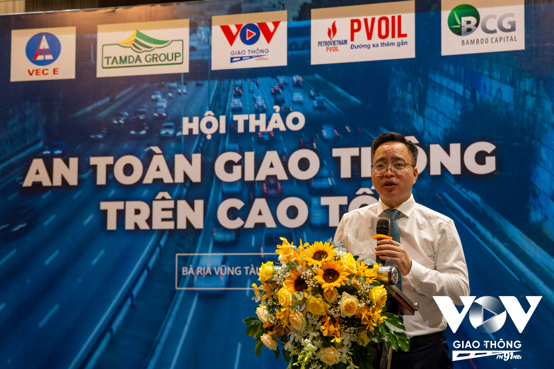 Ông Phạm Mạnh Hùng- Phó Tổng Giám đốc Đài Tiếng nói Việt Nam phát biểu tại Hội thảo
