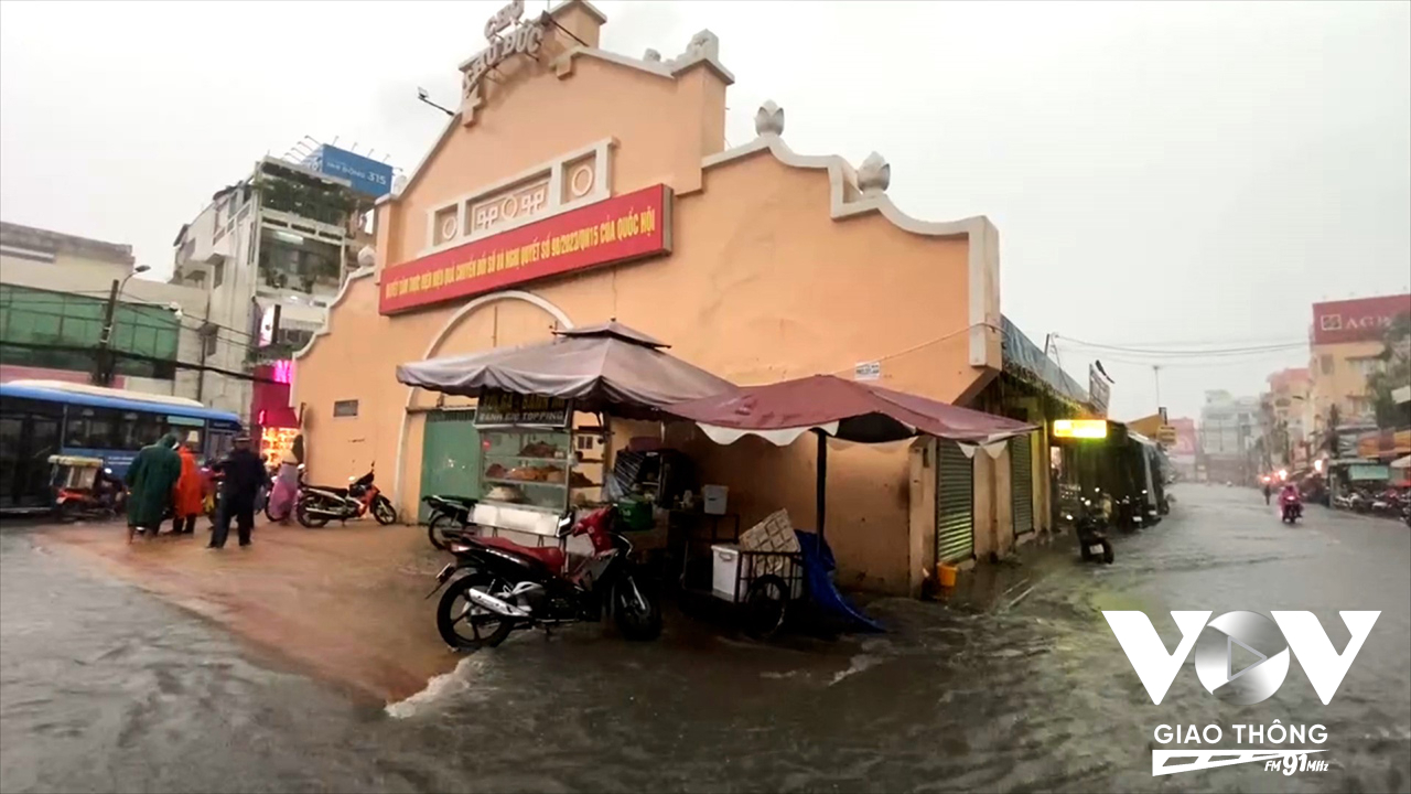 Khu vực chợ Thủ Đức thương xuyên bị ngập nặng từ 0,3-,06 m mỗi khi mưa lớn