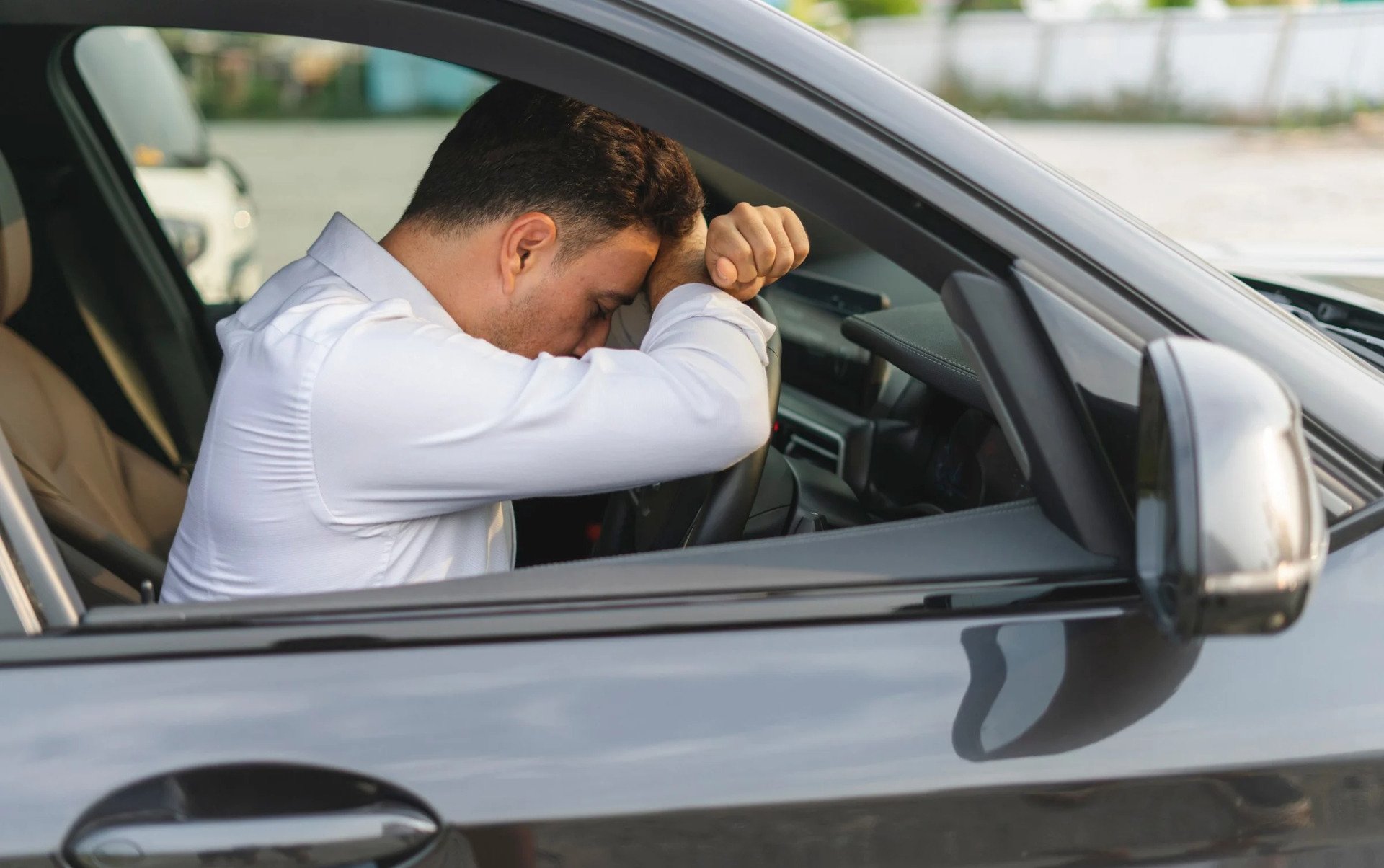 Chứng ngưng thở khi ngủ do tắc nghẽn có thể làm tăng nguy cơ buồn ngủ khi đang lái xe. Ảnh: SONGSAK ROHPRASIT/MOMENT RF
