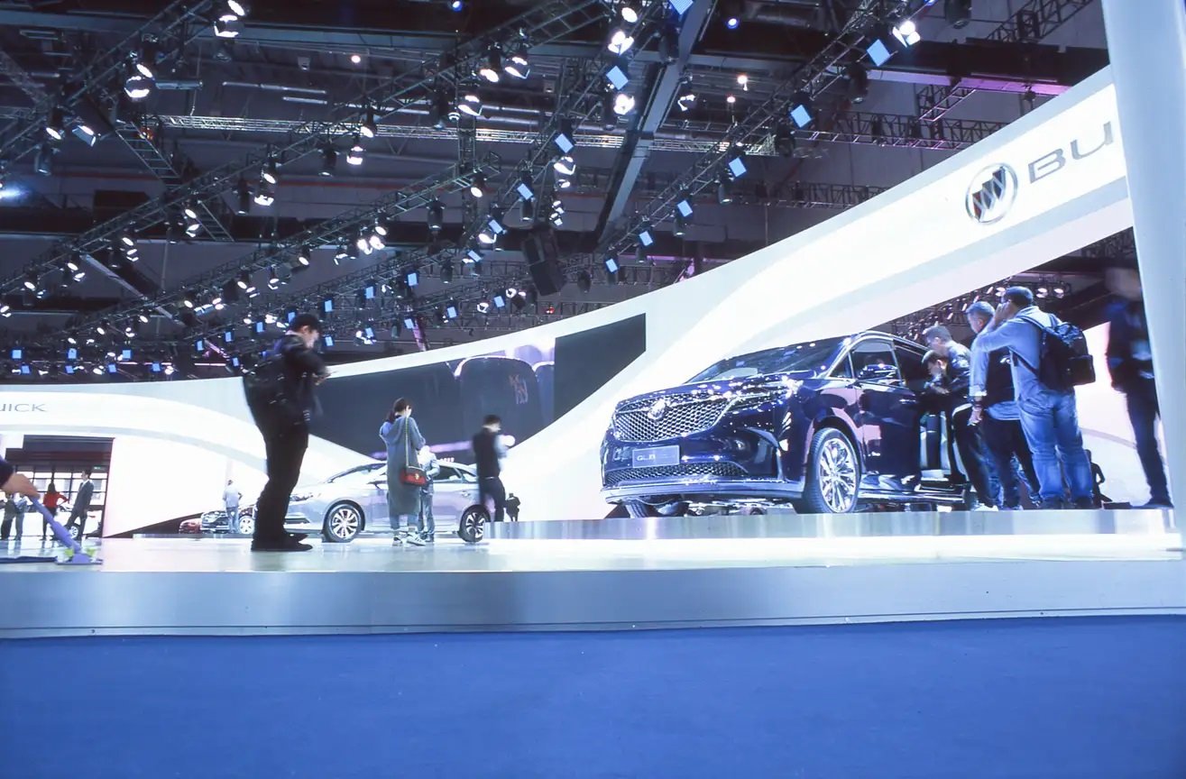 Một chiếc Buick GL8 của GM được trưng bày tại Hội chợ triển lãm xe Thượng Hải. Ảnh: Raphael Orlove