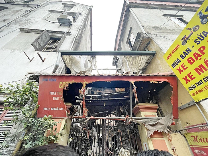 Khu nhà trọ kết hợp kinh doanh sửa chữa, mua bán xe đạp điện, xe máy điện xảy ra cháy khiến 14 người chết ở phố Trung Kính, quận Cầu Giấy, Hà Nội - Ảnh: Tuổi trẻ