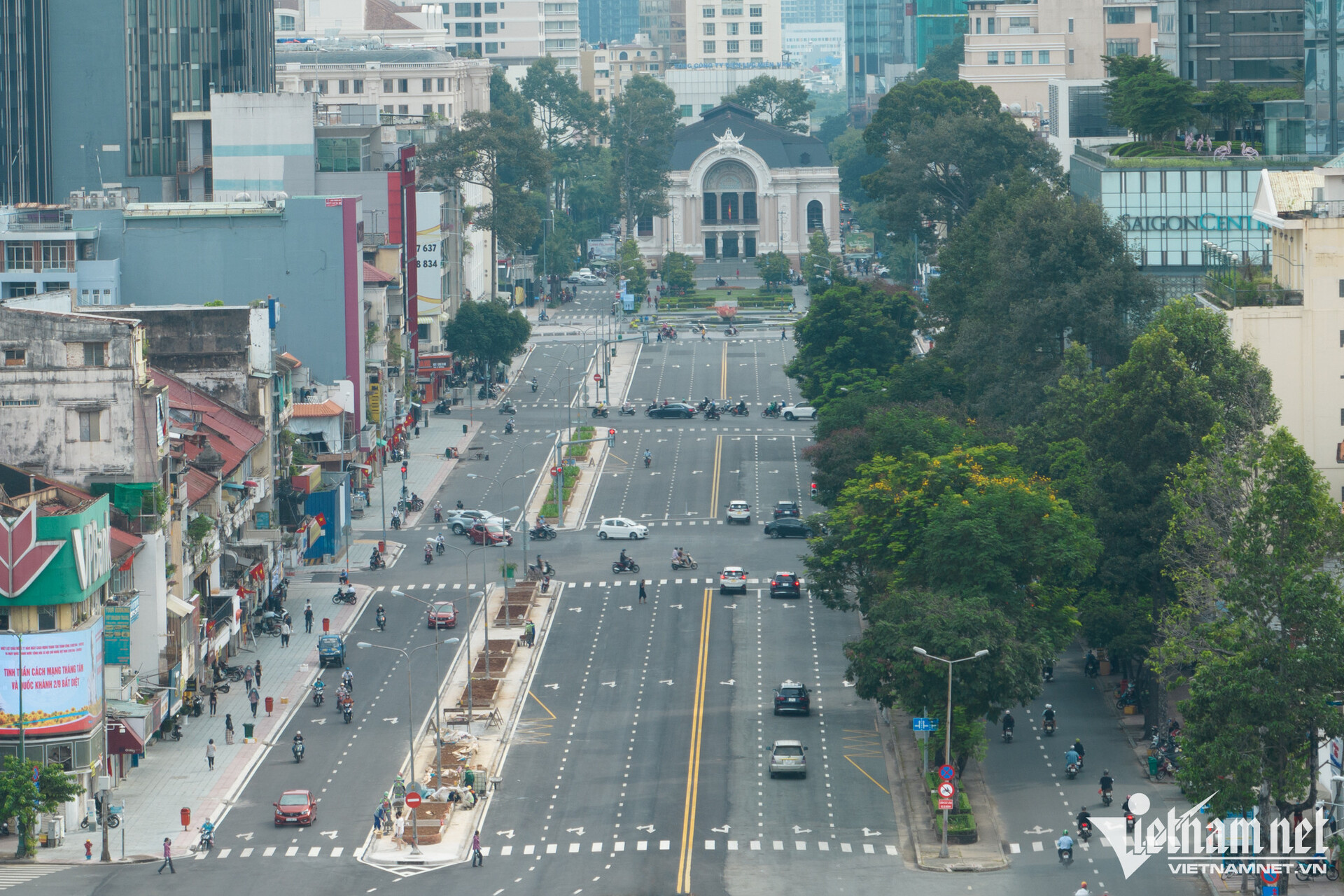 Đường Lê Lợi được tái lập sau khi tháo rào chắn. Ảnh: Vietnamnet