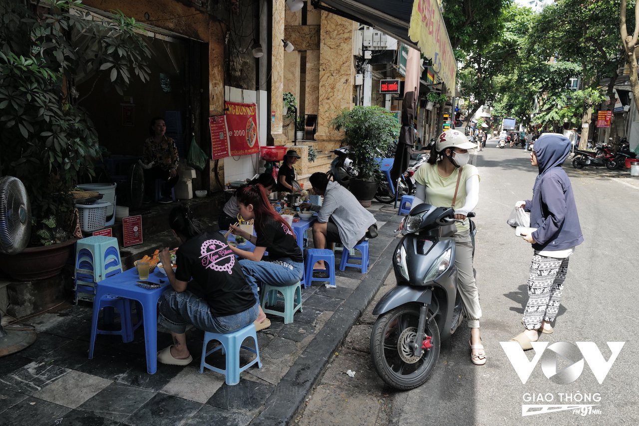 Ở Hà Nội, chỉ cần bước ra cửa là có hàng ăn ngon