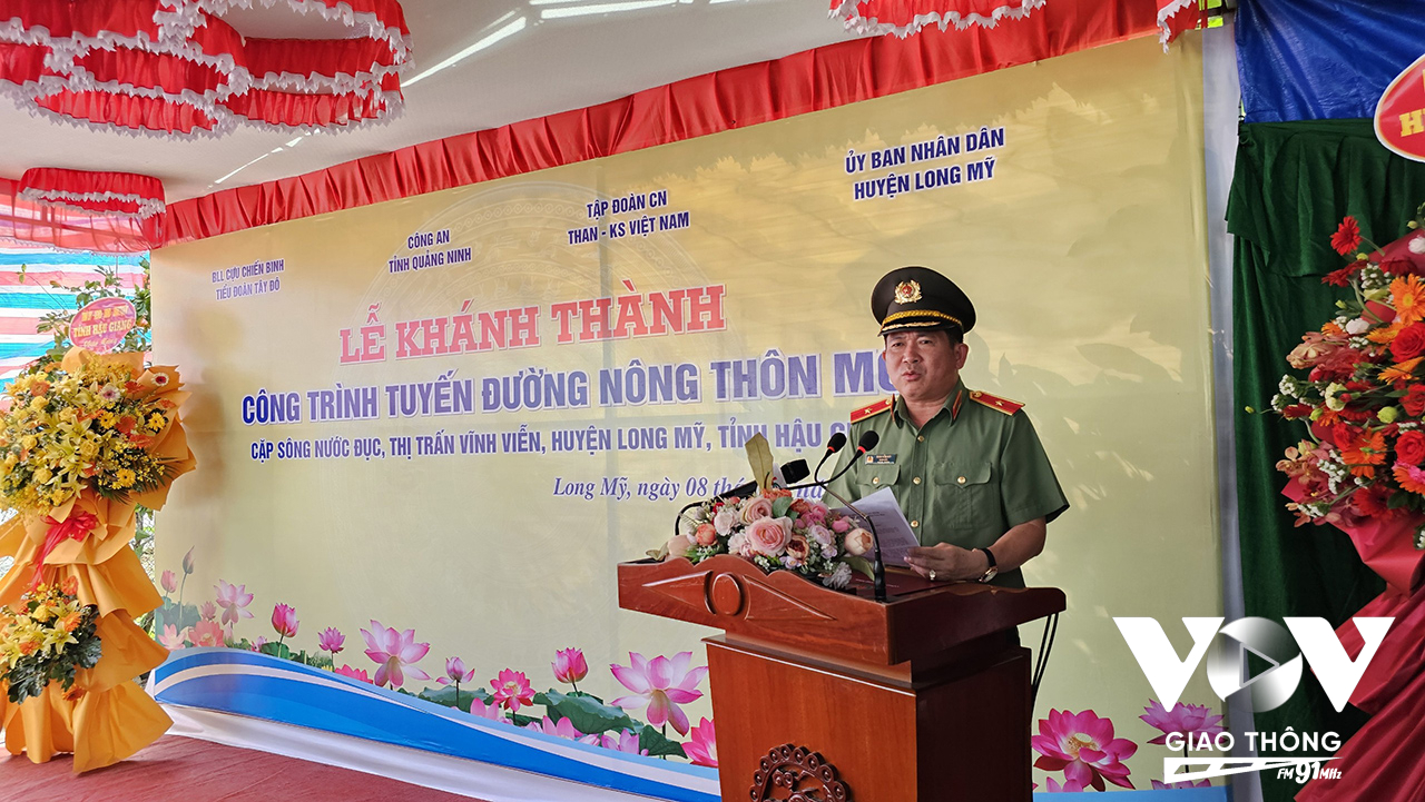 Thiếu tướng Đinh Văn Nơi, Ủy viên BTV Tỉnh uỷ, Bí thư Đảng uỷ, Giám đốc Công an tỉnh Quảng Ninh phát biểu tại buổi lễ